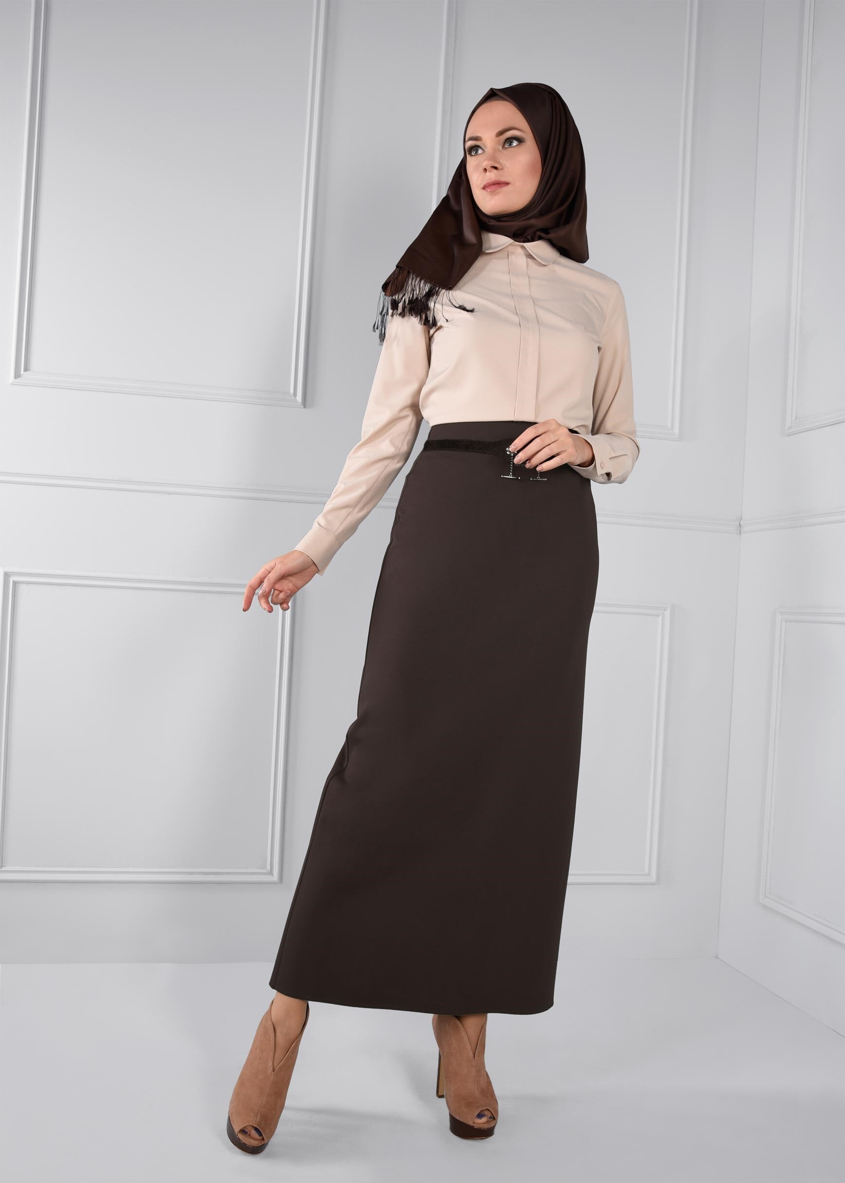 Tesettür giyim KAHVE BELDEN ZİNCİR DETAYLI GİZLİ YIRTMAÇLI ETEK 6098