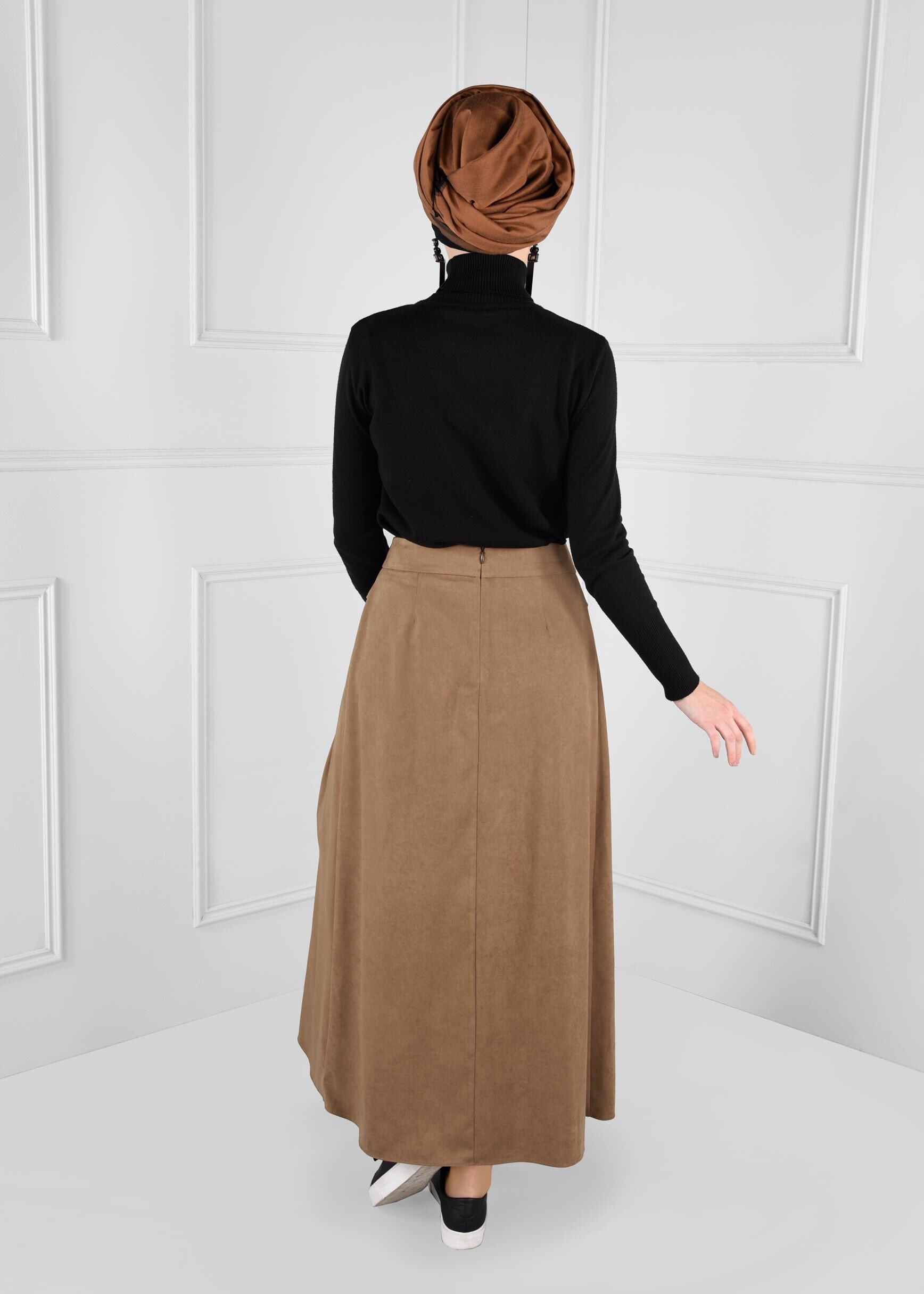 Tesettür giyim BEJ ZIMBA DETAYLI KLOŞ SÜET ETEK 6134