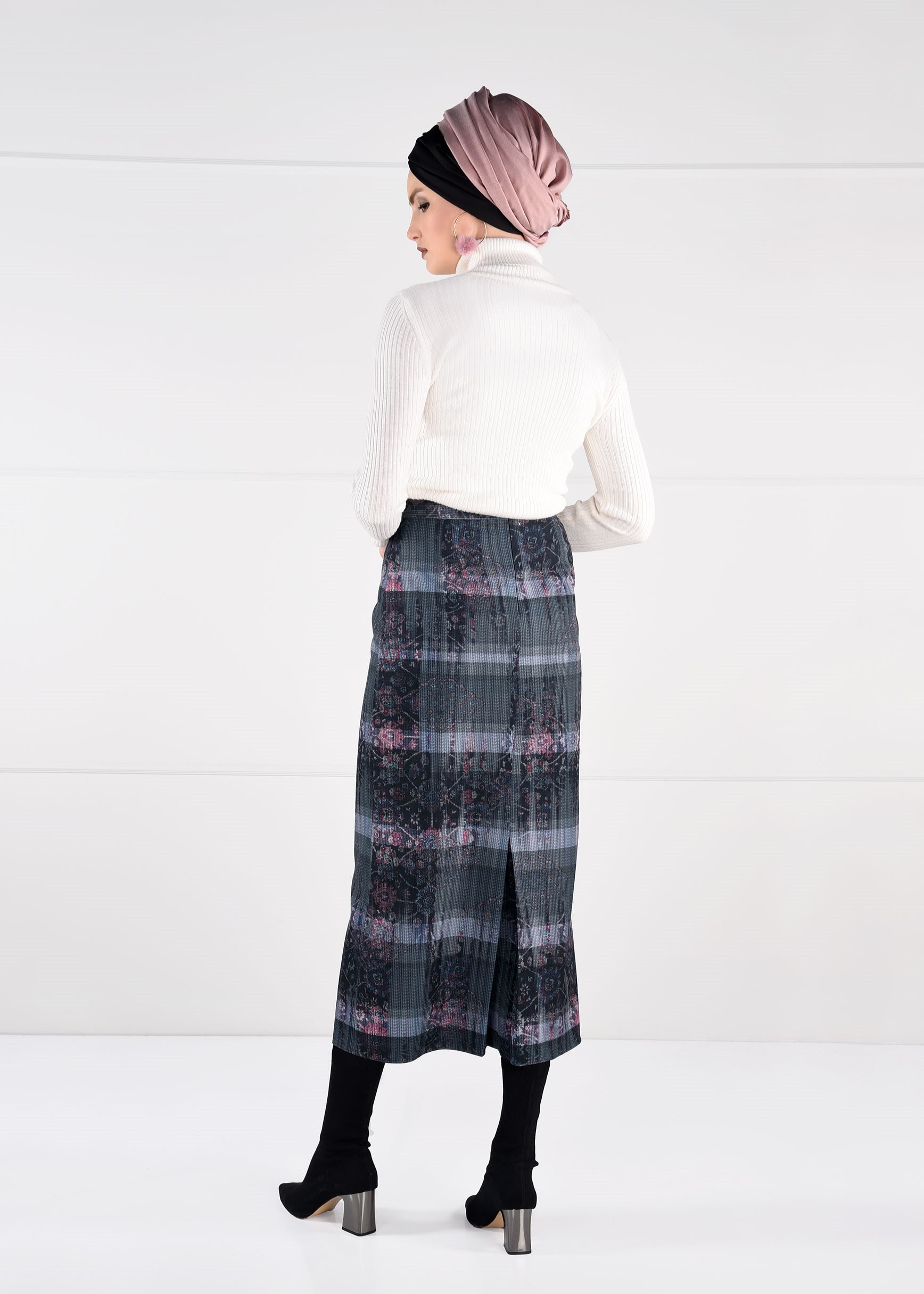 Tesettür giyim LACİVERT DESENLİ GİZLİ YIRTMAÇLI YÜKSEK BEL ETEK 6136-1 