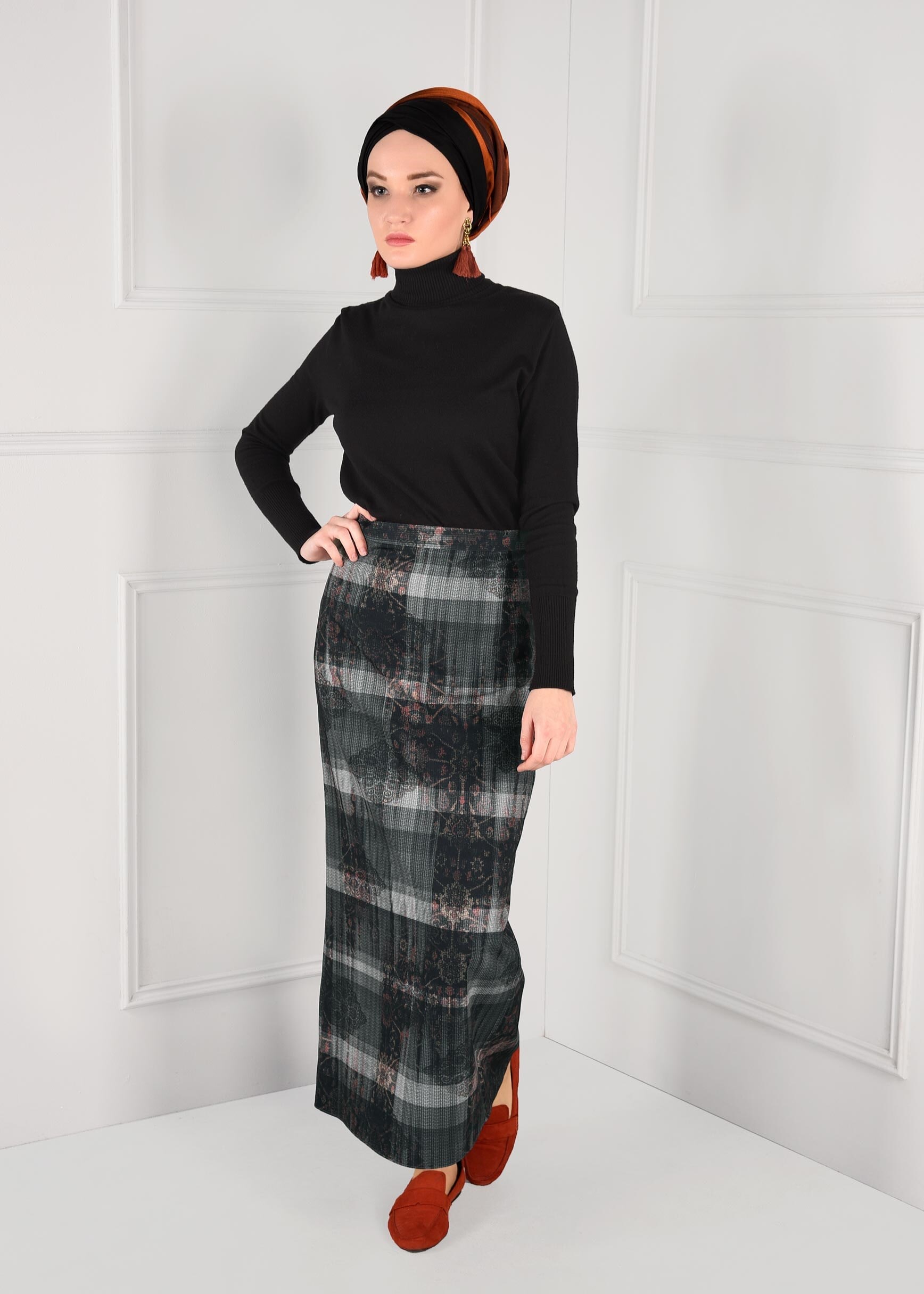 Tesettür giyim YEŞİL DESENLİ GİZLİ YIRTMAÇLI YÜKSEK BEL ETEK 6136-1 