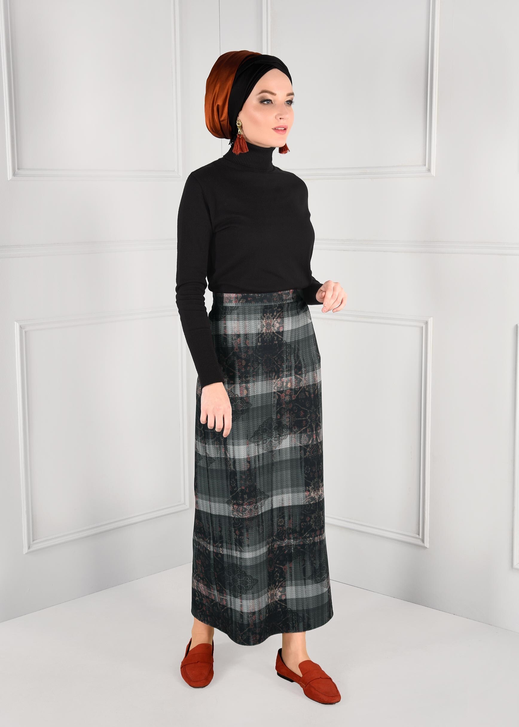 Tesettür giyim YEŞİL DESENLİ GİZLİ YIRTMAÇLI YÜKSEK BEL ETEK 6136-1 