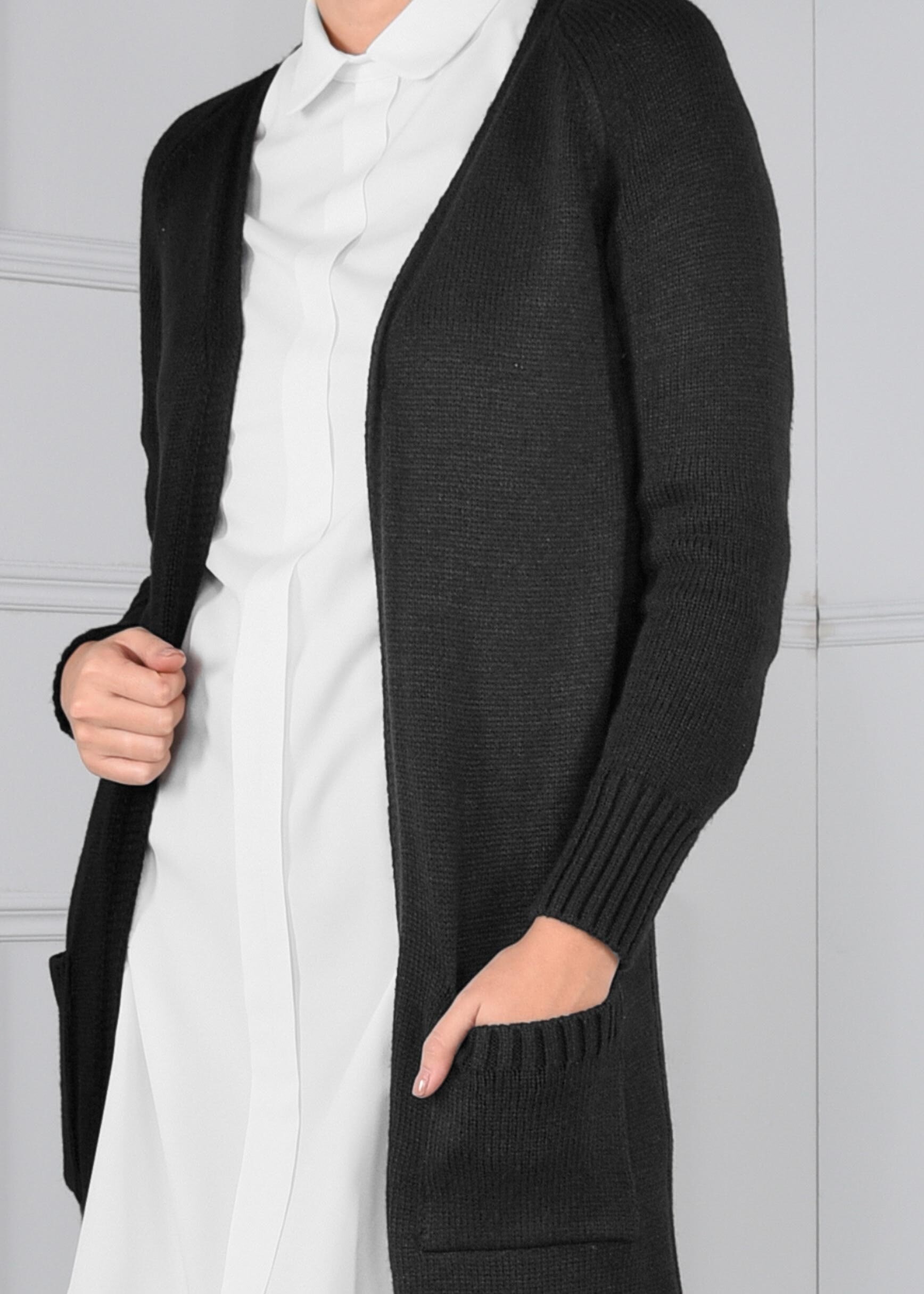 Tesettür giyim SİYAH CEPLİ TRİKO HIRKA 4583