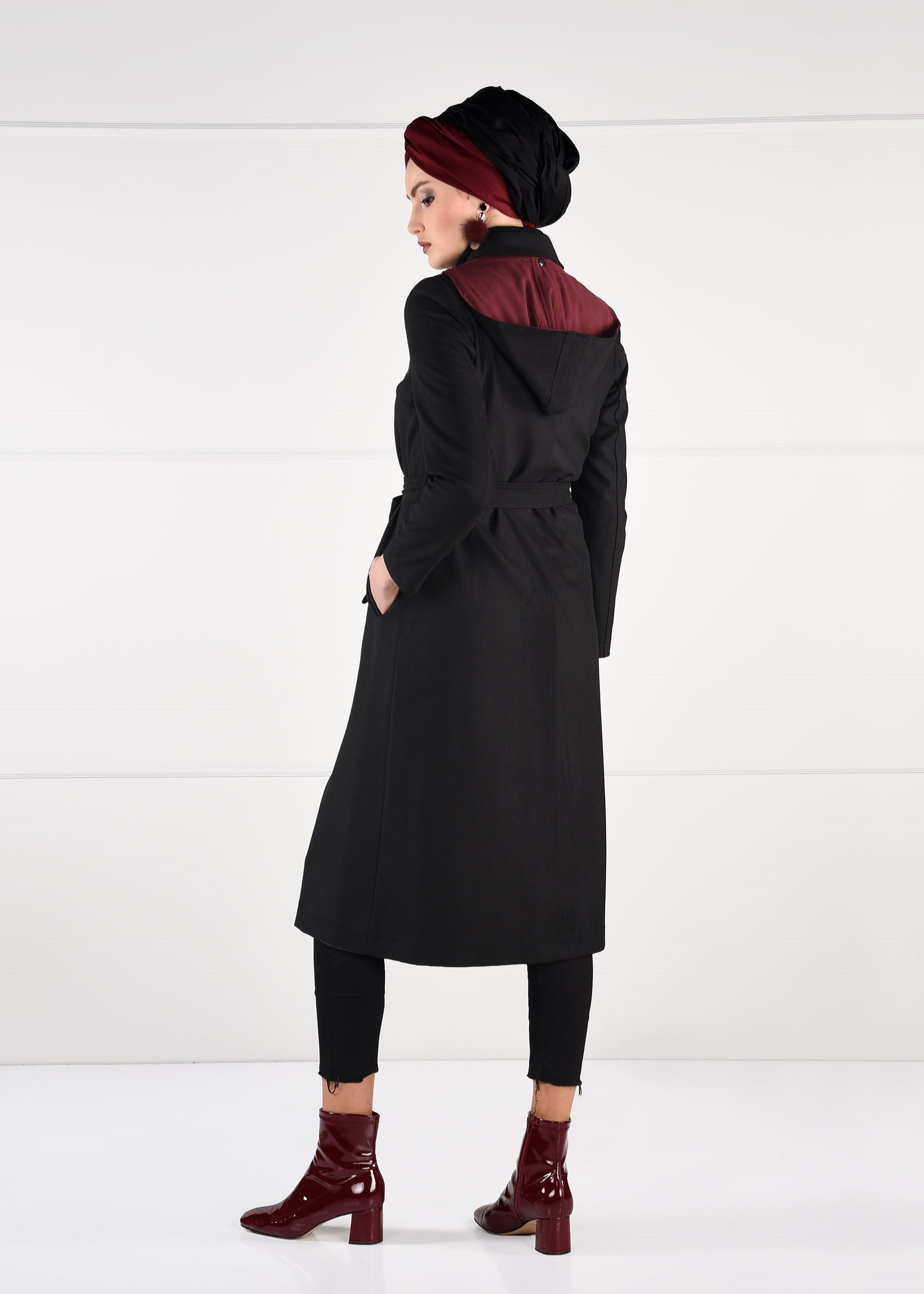 Tesettür giyim SİYAH NAKIŞLI FERMUARLI KABAN 9635