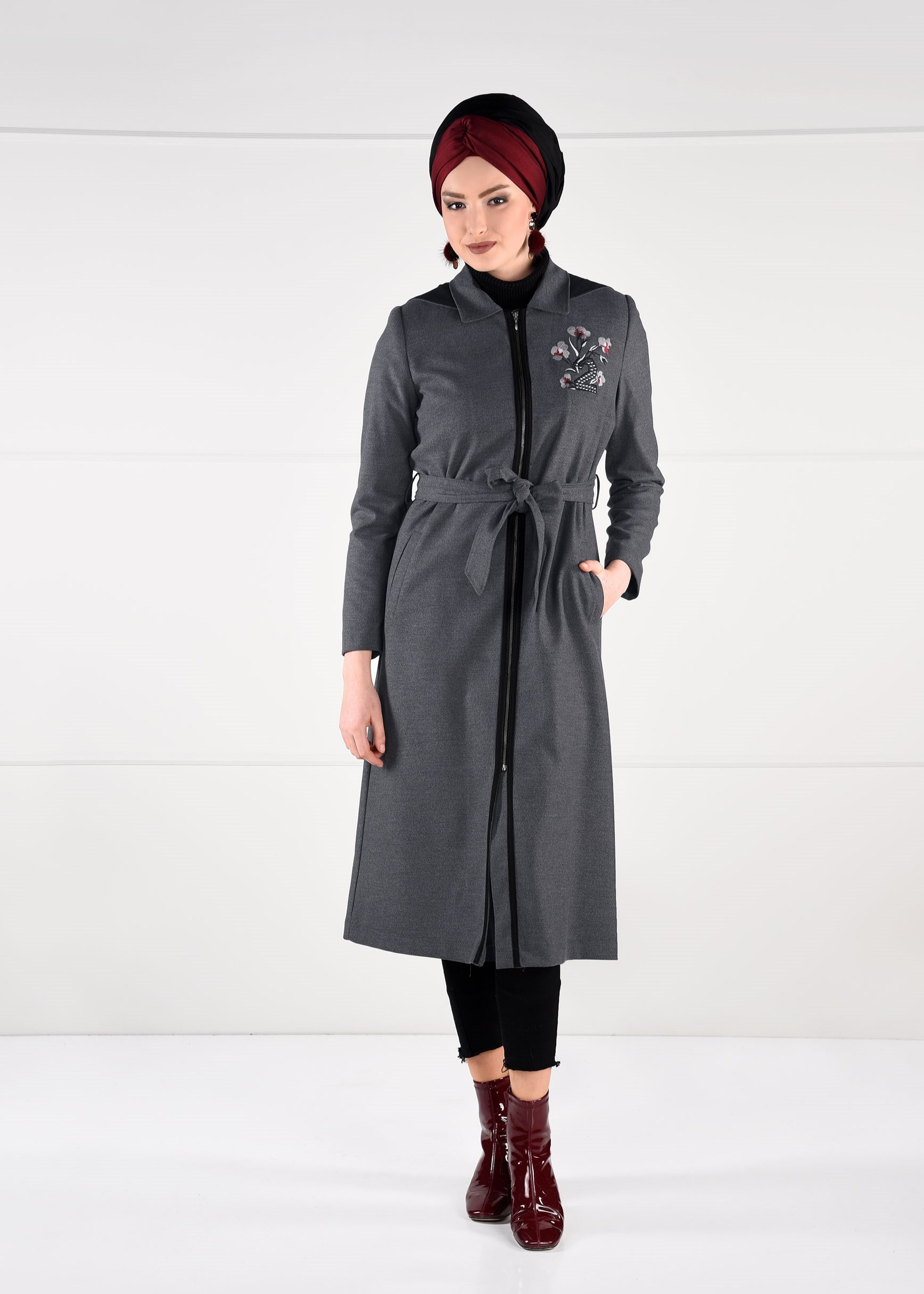 Tesettür giyim GRİ NAKIŞLI FERMUARLI KABAN 9635