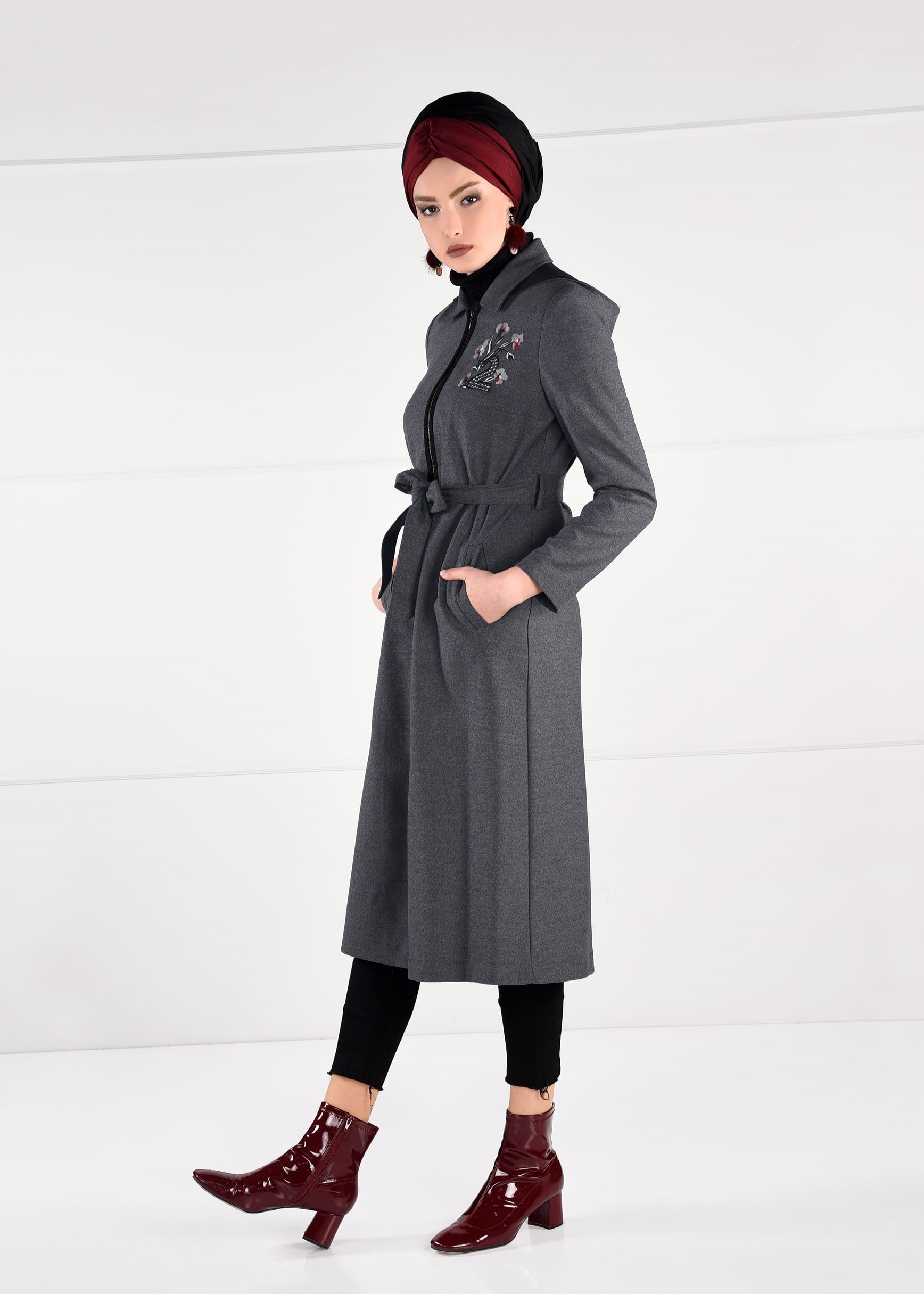 Tesettür giyim GRİ NAKIŞLI FERMUARLI KABAN 9635