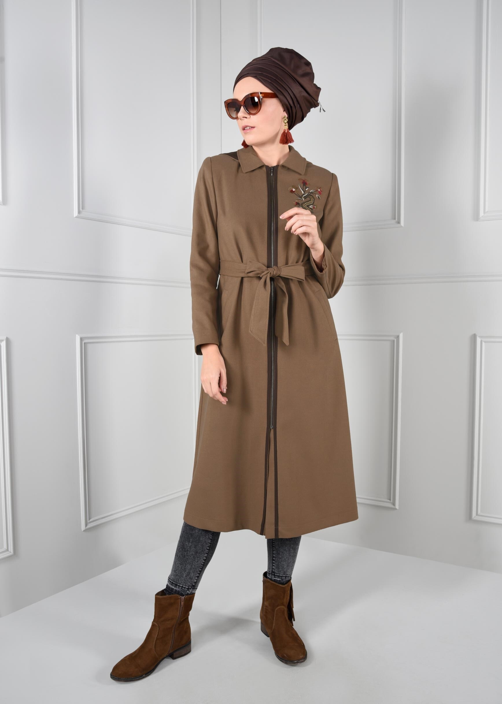 Tesettür giyim KAHVE NAKIŞLI FERMUARLI KABAN 9635