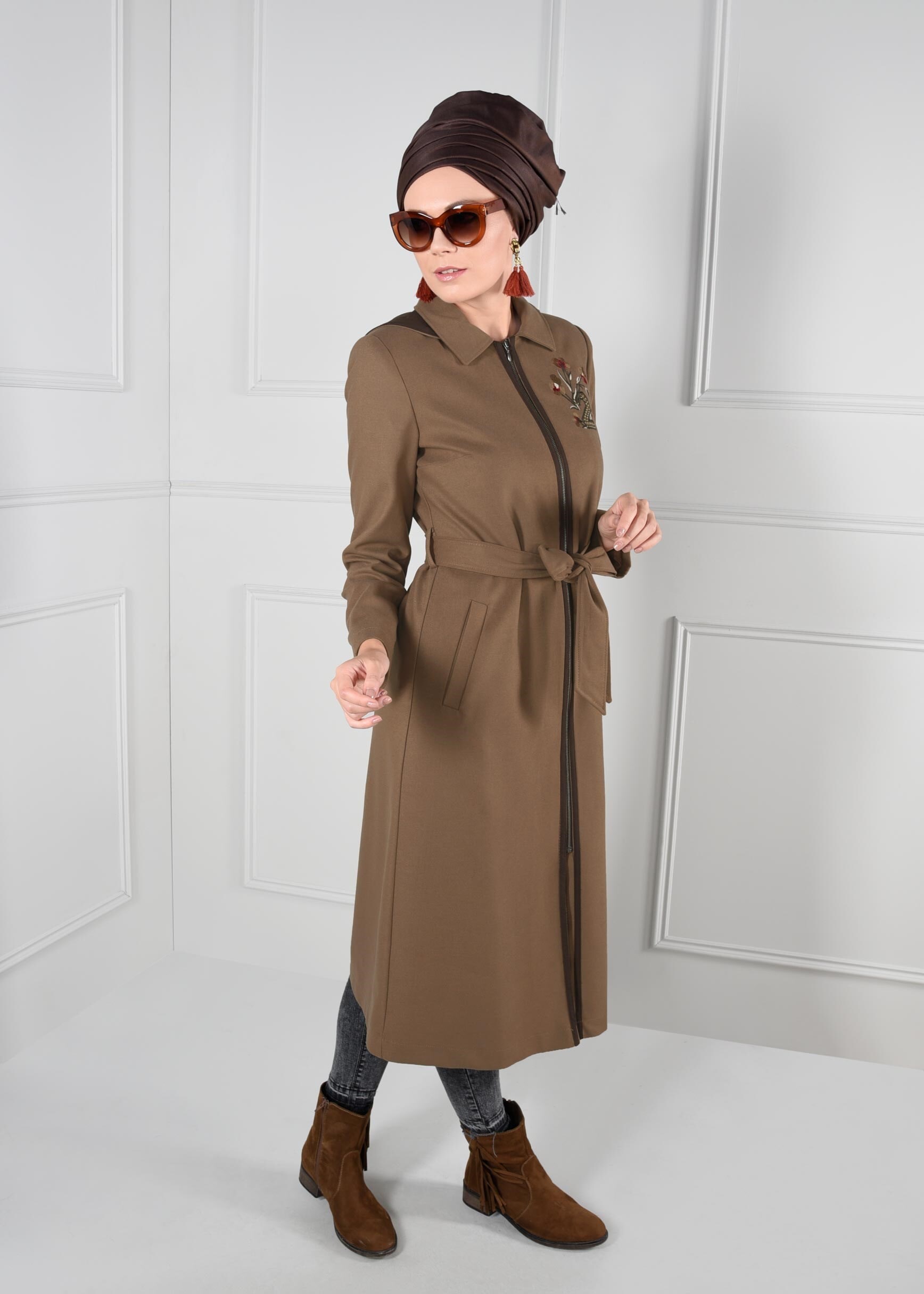 Tesettür giyim KAHVE NAKIŞLI FERMUARLI KABAN 9635