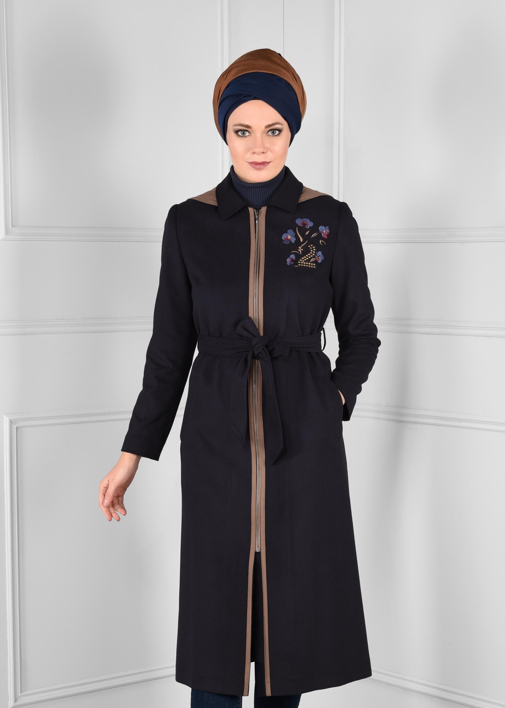 Tesettür giyim LACİVERT NAKIŞLI FERMUARLI KABAN 9635