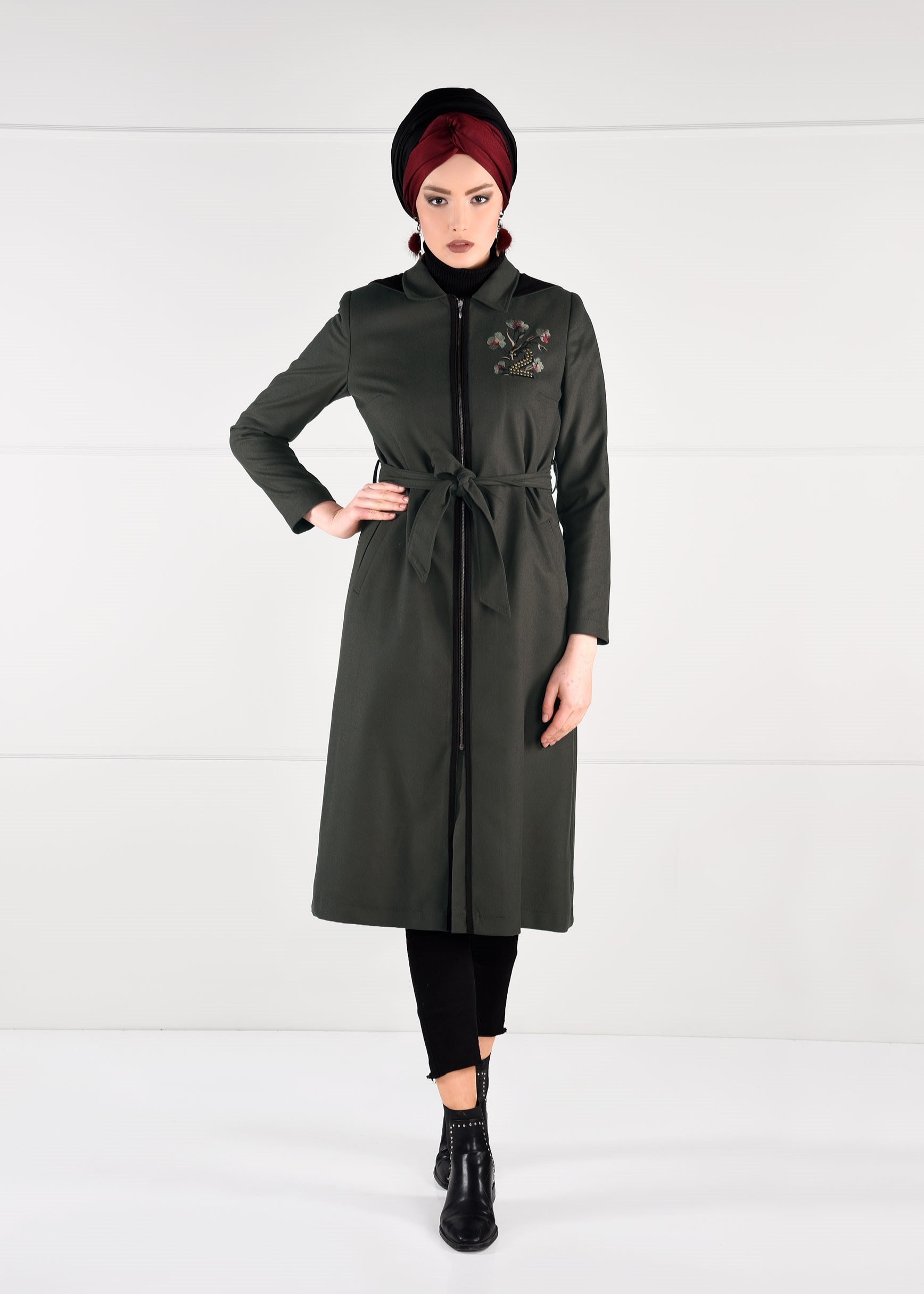 Tesettür giyim HAKİ NAKIŞLI FERMUARLI KABAN 9635