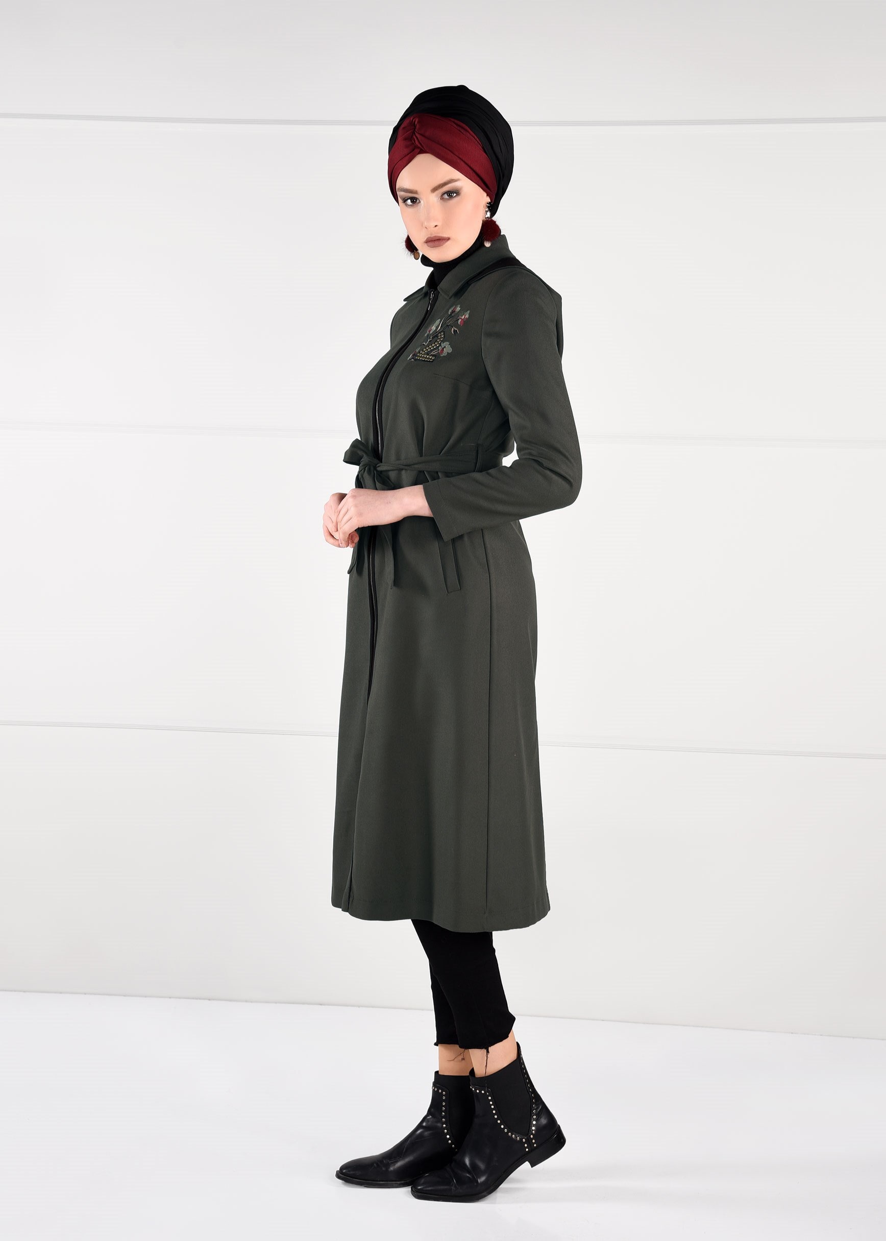 Tesettür giyim HAKİ NAKIŞLI FERMUARLI KABAN 9635