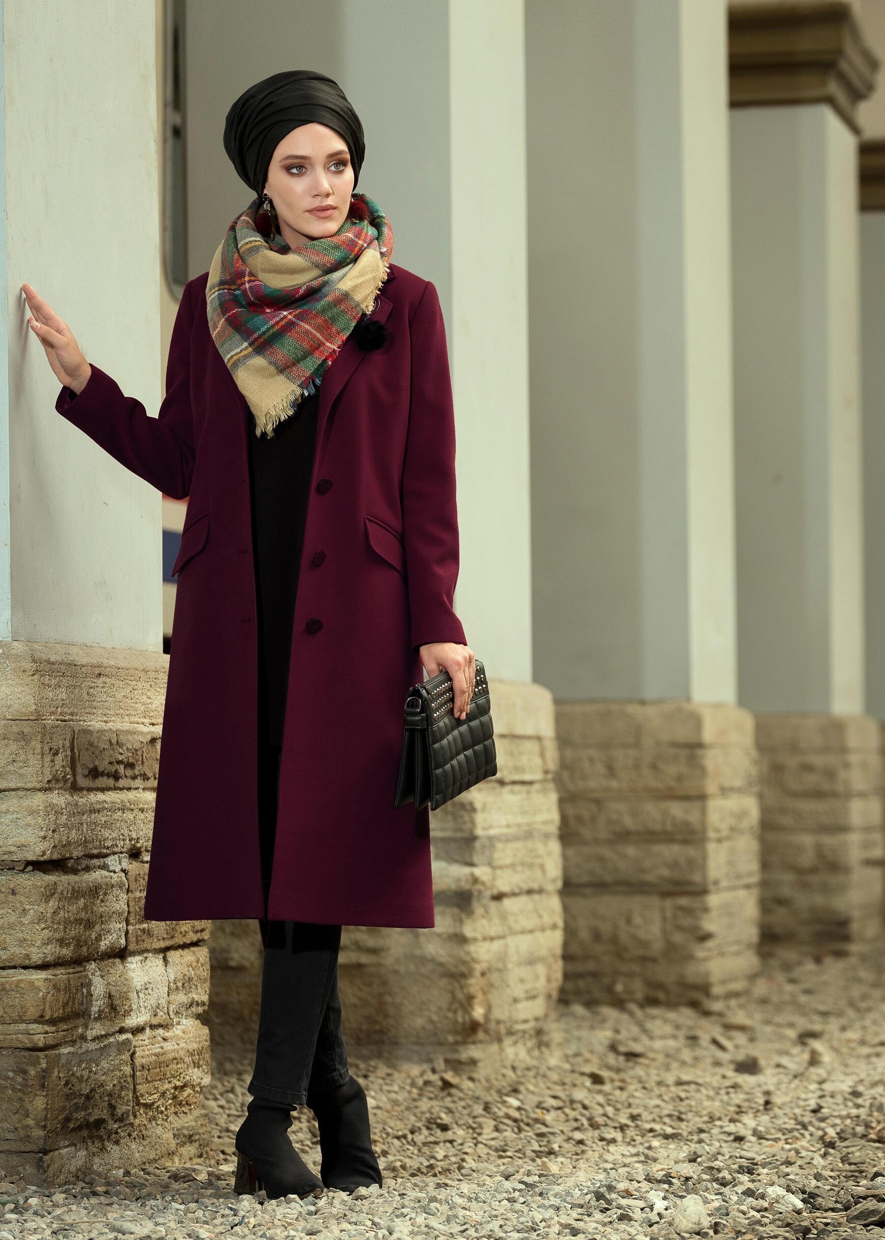 Tesettür giyim MÜRDÜM BROŞLU DÜĞMELİ KAŞE KABAN 9637