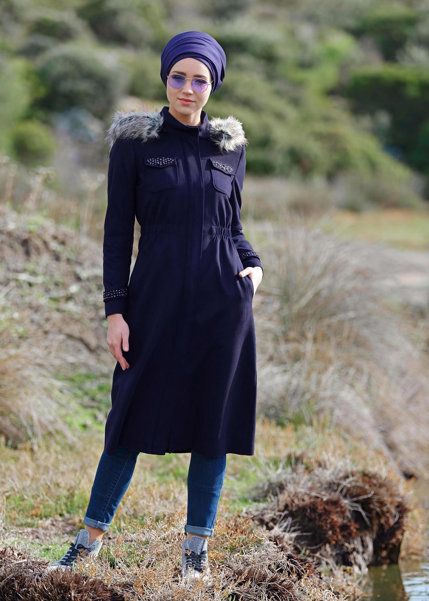 Tesettür giyim LACİVERT BELDEN LASTİKLİ ZIMBALI DÜZ KABAN 9642 