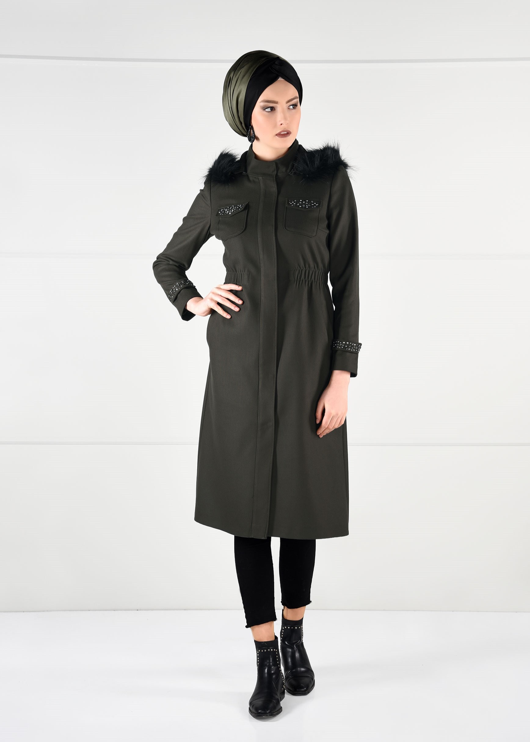 Tesettür giyim HAKİ BELDEN LASTİKLİ ZIMBALI DÜZ KABAN 9642 