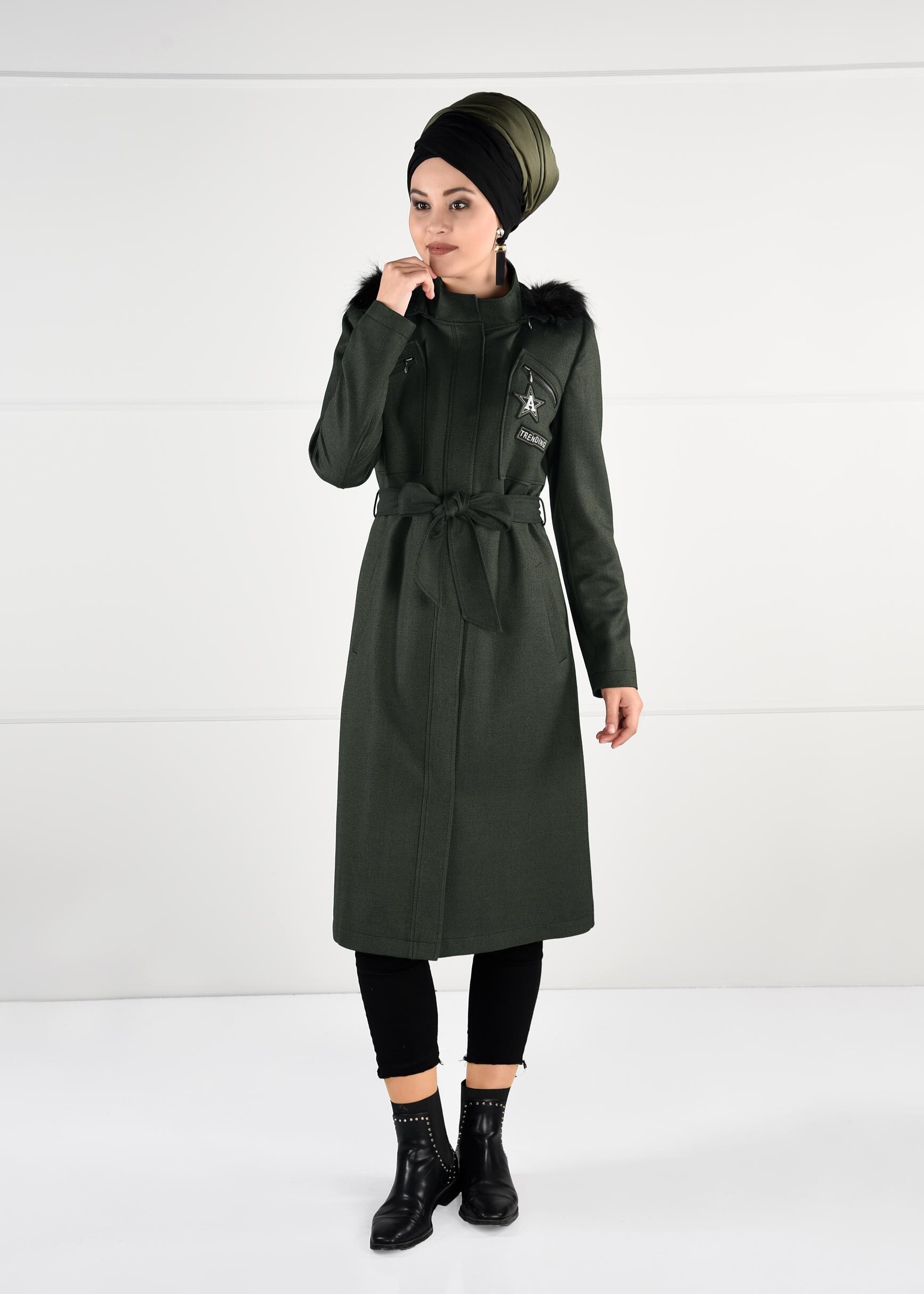 Tesettür giyim HAKİ KUŞAKLI CEPLİ KAPÜŞONLU KABAN 9643