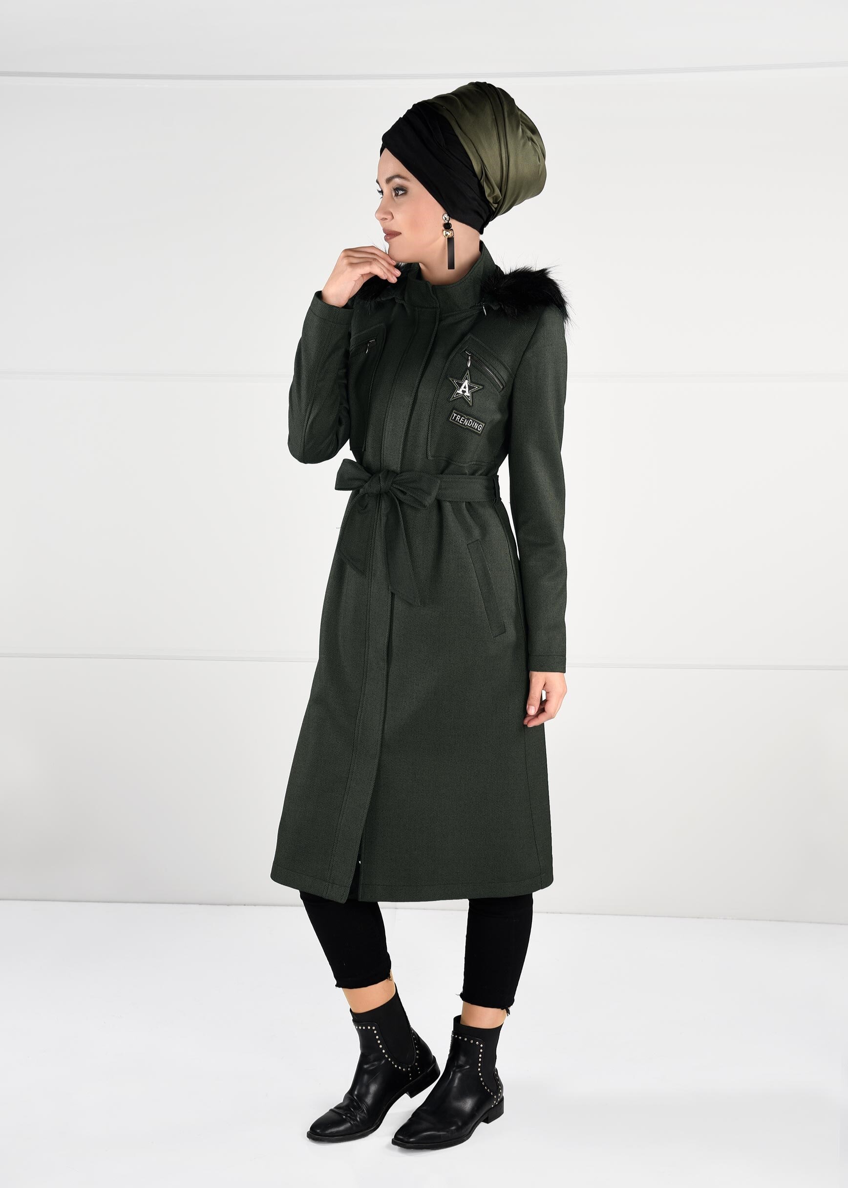 Tesettür giyim HAKİ KUŞAKLI CEPLİ KAPÜŞONLU KABAN 9643