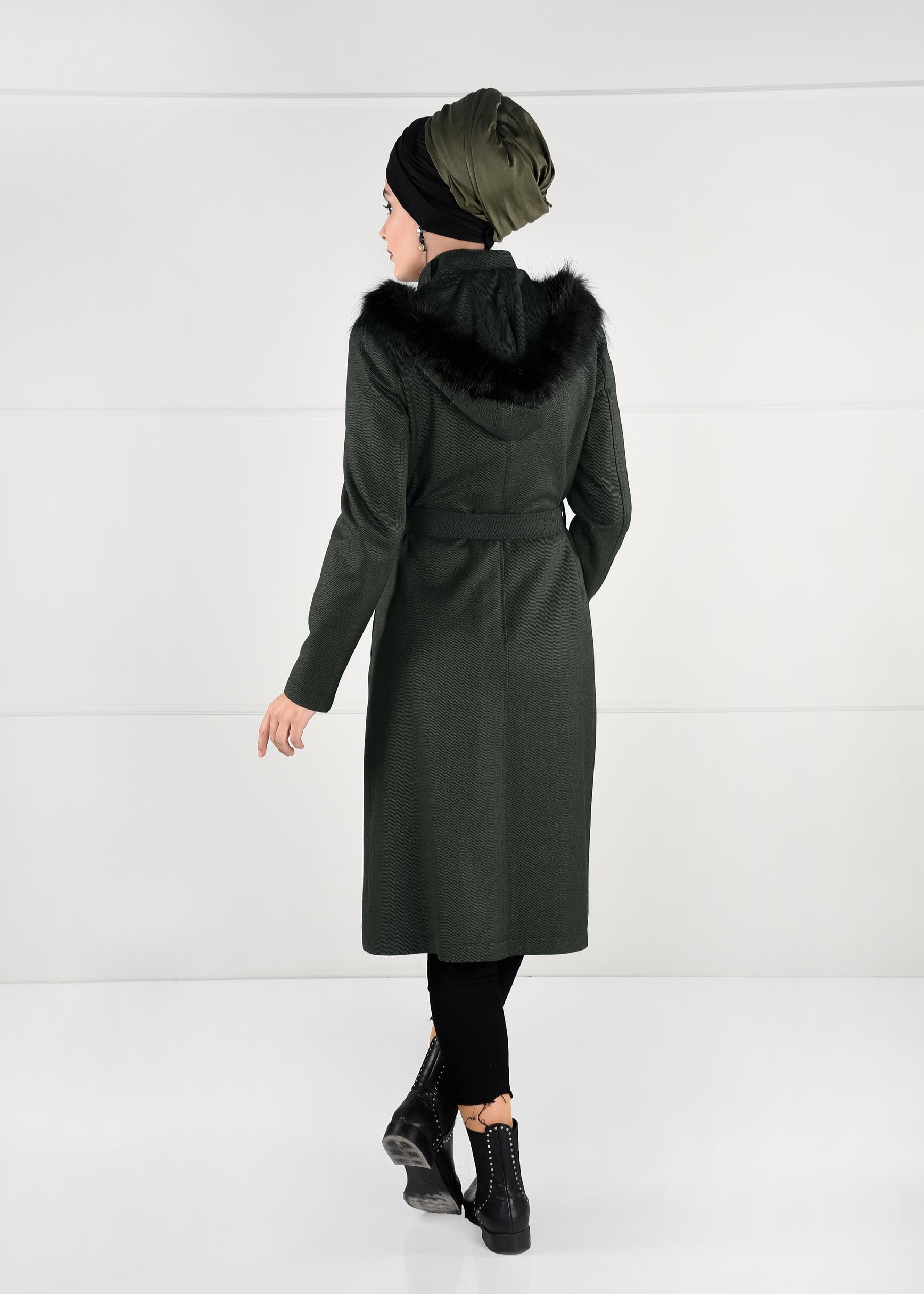 Tesettür giyim HAKİ KUŞAKLI CEPLİ KAPÜŞONLU KABAN 9643