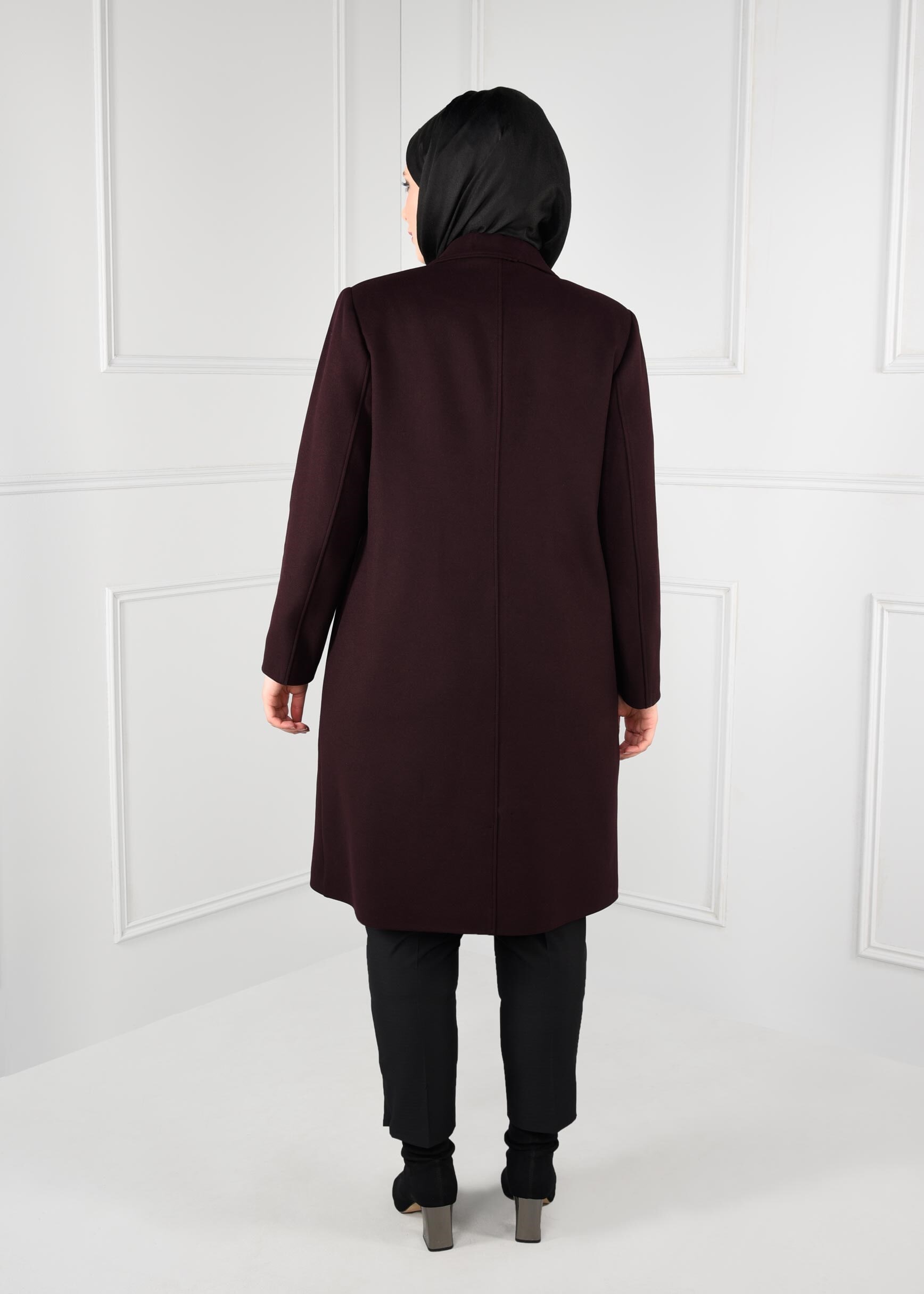 Tesettür giyim BORDO BROŞ DETAYLI DÜĞMELİ KABAN 9655 