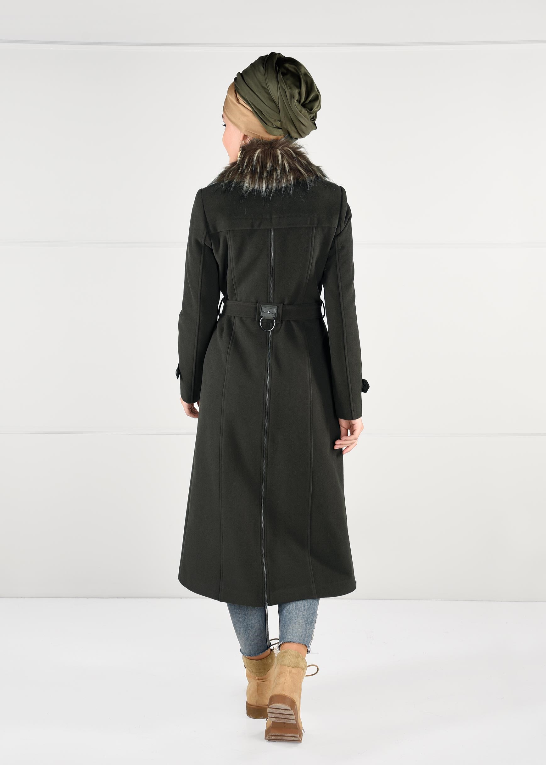 Tesettür giyim HAKİ YAKASI KÜRKLÜ KUŞAKLI GİZLİ DÜĞMELİ KABAN 9663 