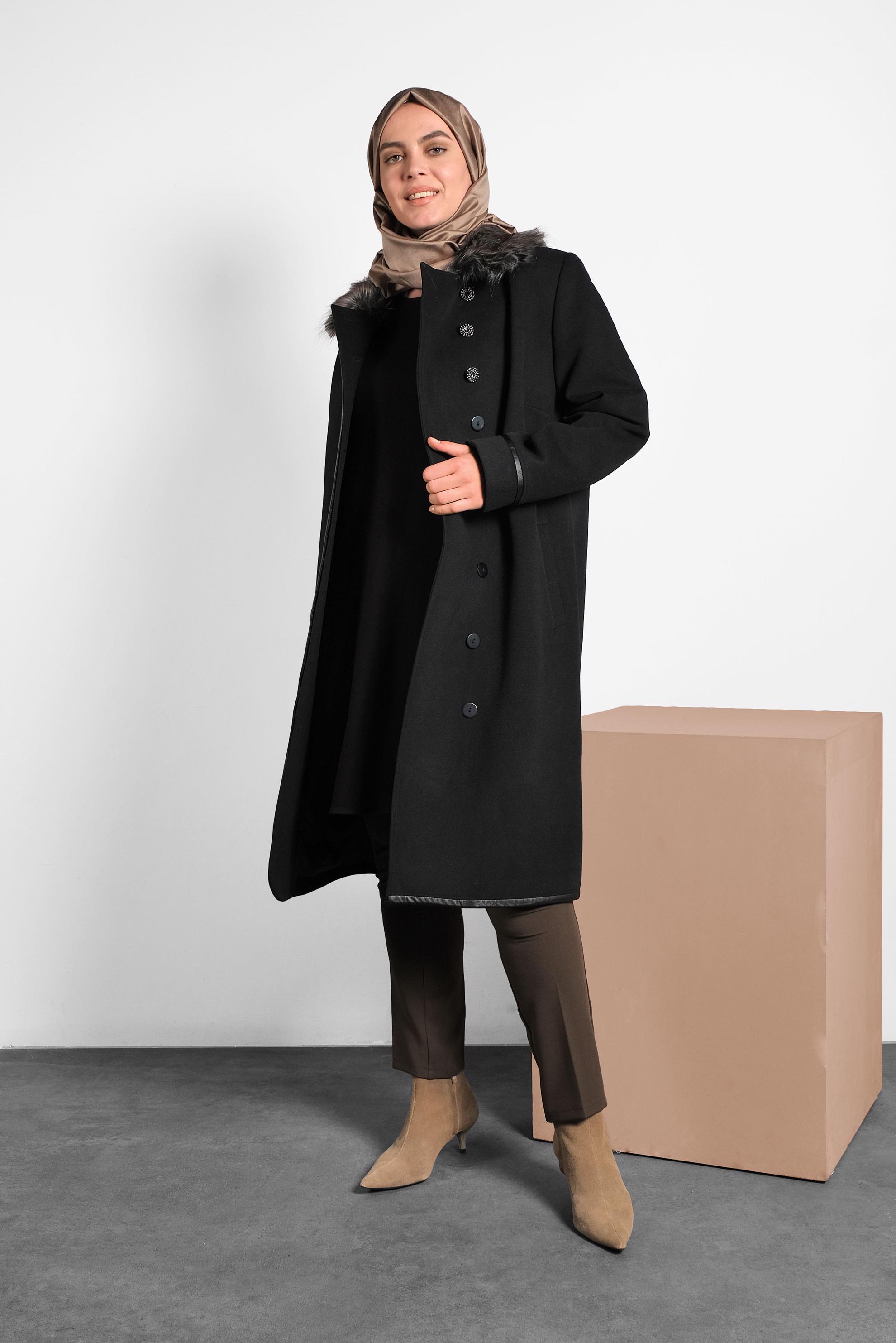 Tesettür giyim SİYAH YAKASI KÜRK DETAYLI KAŞE KABAN 9670