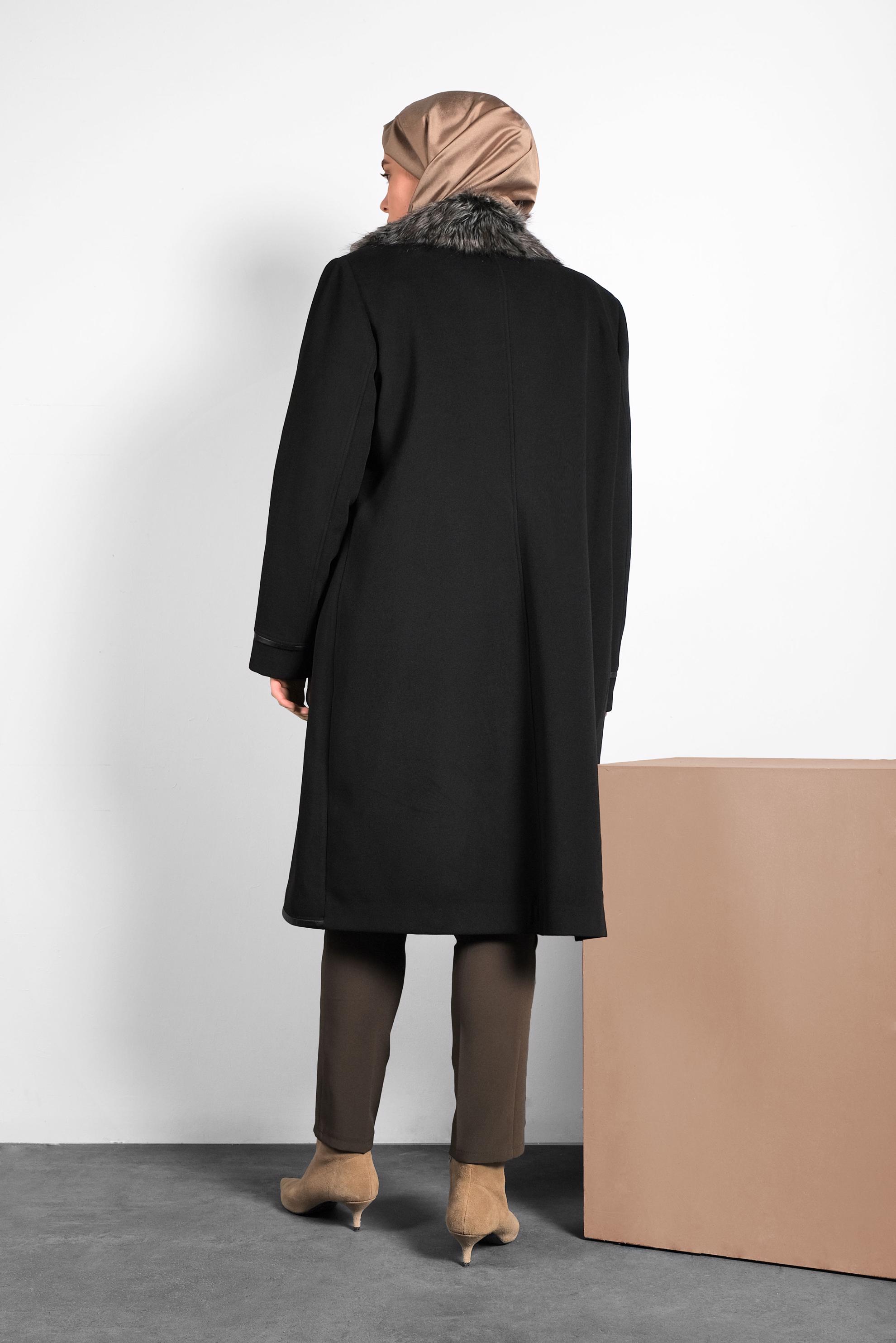 Tesettür giyim SİYAH YAKASI KÜRK DETAYLI KAŞE KABAN 9670