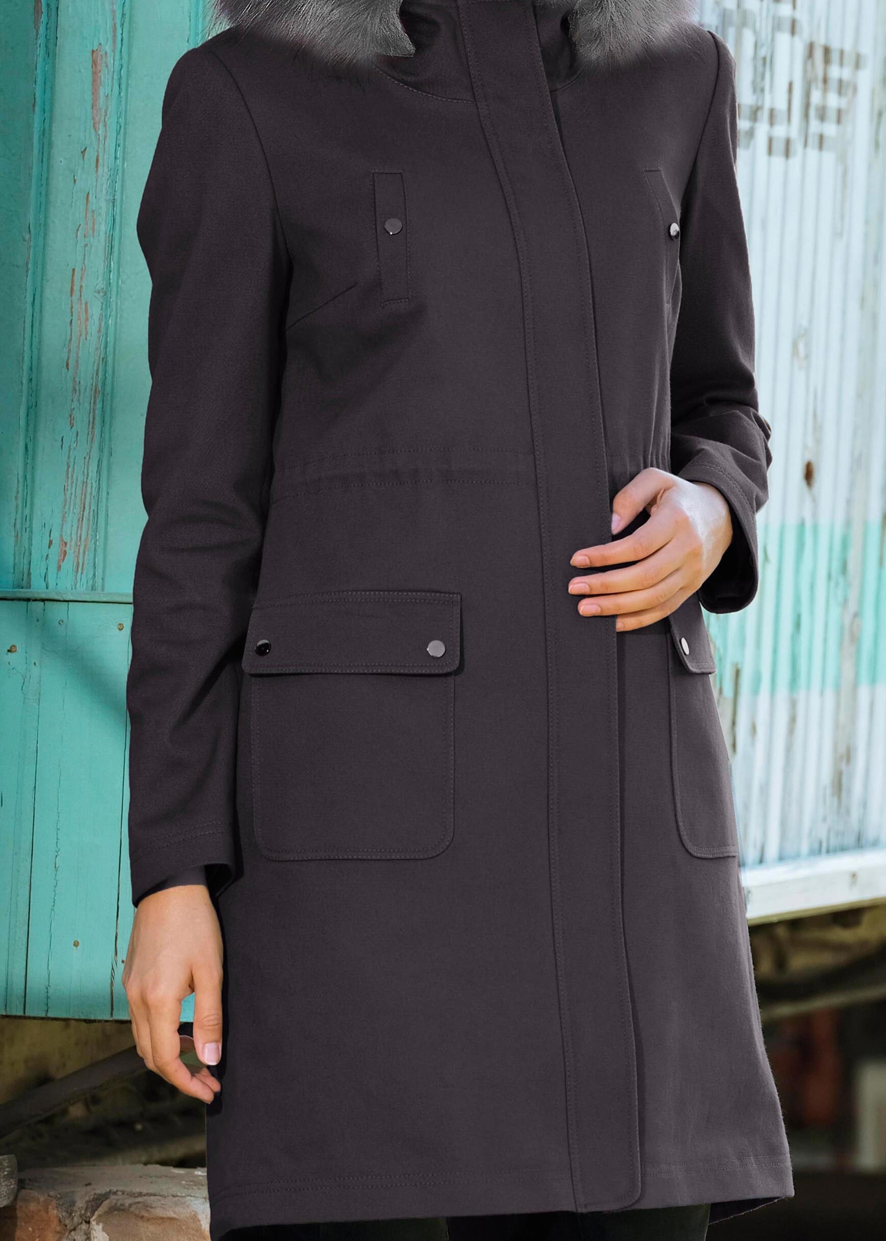 Tesettür giyim GRİ YAKASI KÜRKLÜ BELİ BAĞCIKLI KABAN 9675