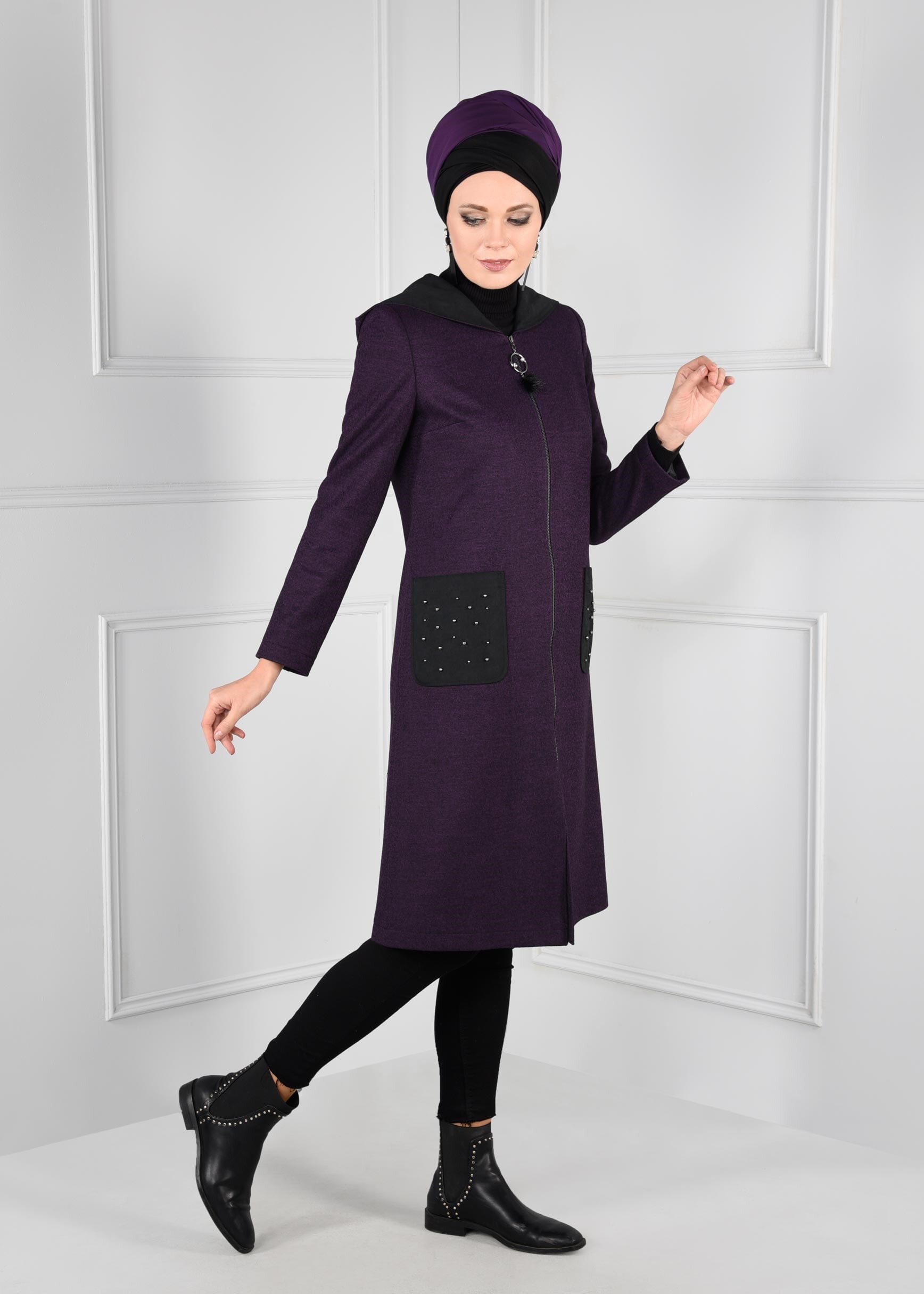 Tesettür giyim MOR CEPLERİ BONCUK İŞLEMELİ KAPÜŞONLU FERMUARLI KABAN 9683