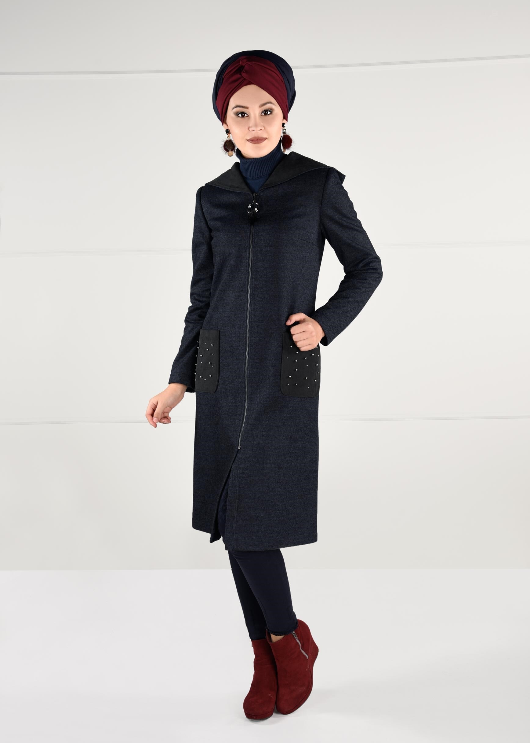 Tesettür giyim LACİVERT CEPLERİ BONCUK İŞLEMELİ KAPÜŞONLU FERMUARLI KABAN 9683