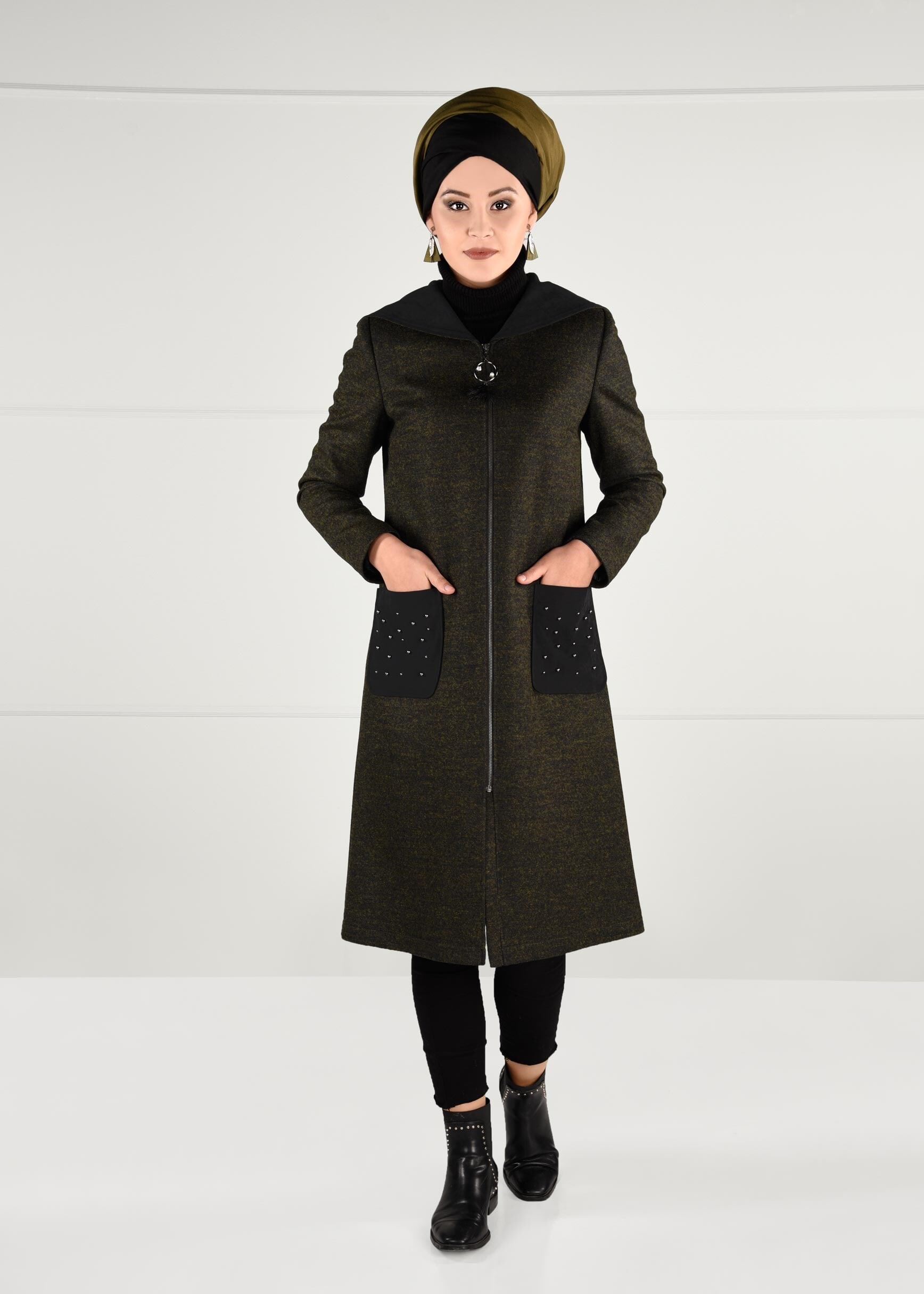 Tesettür giyim YEŞİL CEPLERİ BONCUK İŞLEMELİ KAPÜŞONLU FERMUARLI KABAN 9683