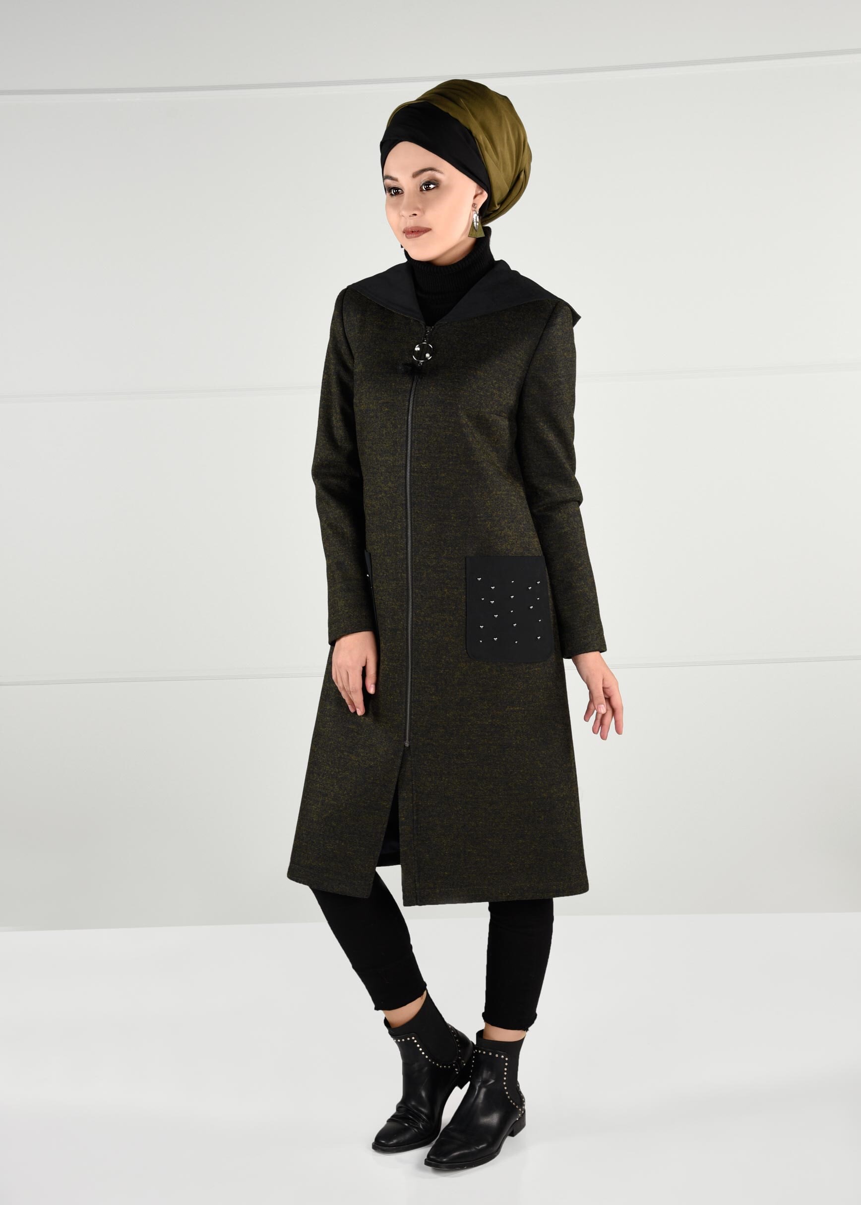 Tesettür giyim YEŞİL CEPLERİ BONCUK İŞLEMELİ KAPÜŞONLU FERMUARLI KABAN 9683