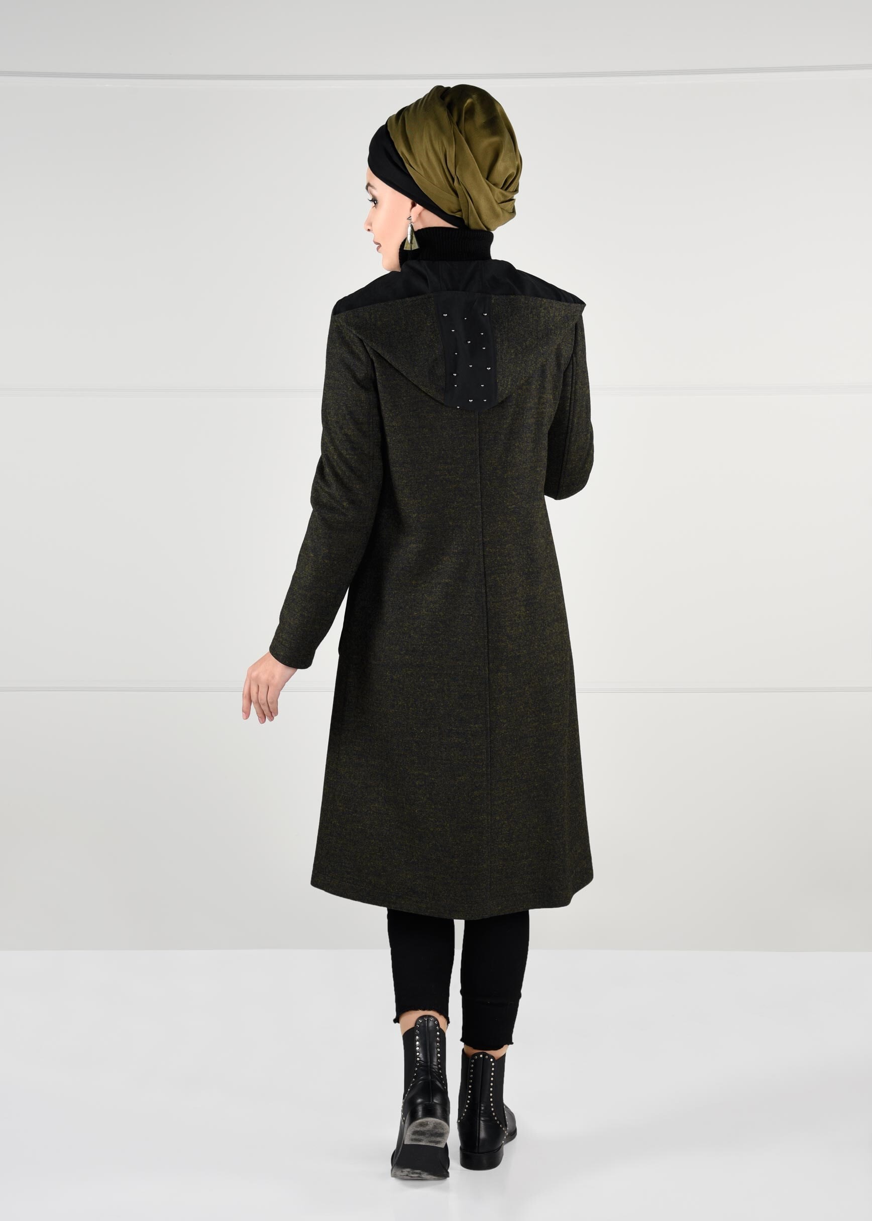 Tesettür giyim YEŞİL CEPLERİ BONCUK İŞLEMELİ KAPÜŞONLU FERMUARLI KABAN 9683