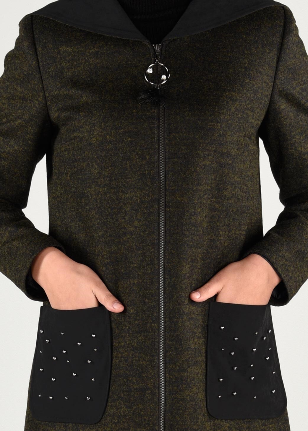 Tesettür giyim YEŞİL CEPLERİ BONCUK İŞLEMELİ KAPÜŞONLU FERMUARLI KABAN 9683