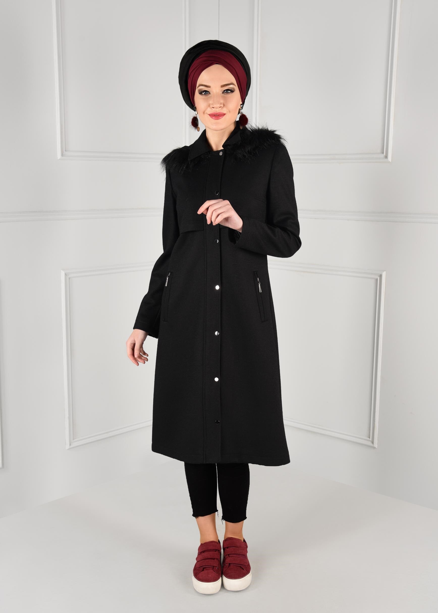 Tesettür giyim SİYAH SIRTI BAĞCIK DETAYLI CEPLERİ FERMUARLI KABAN 9697