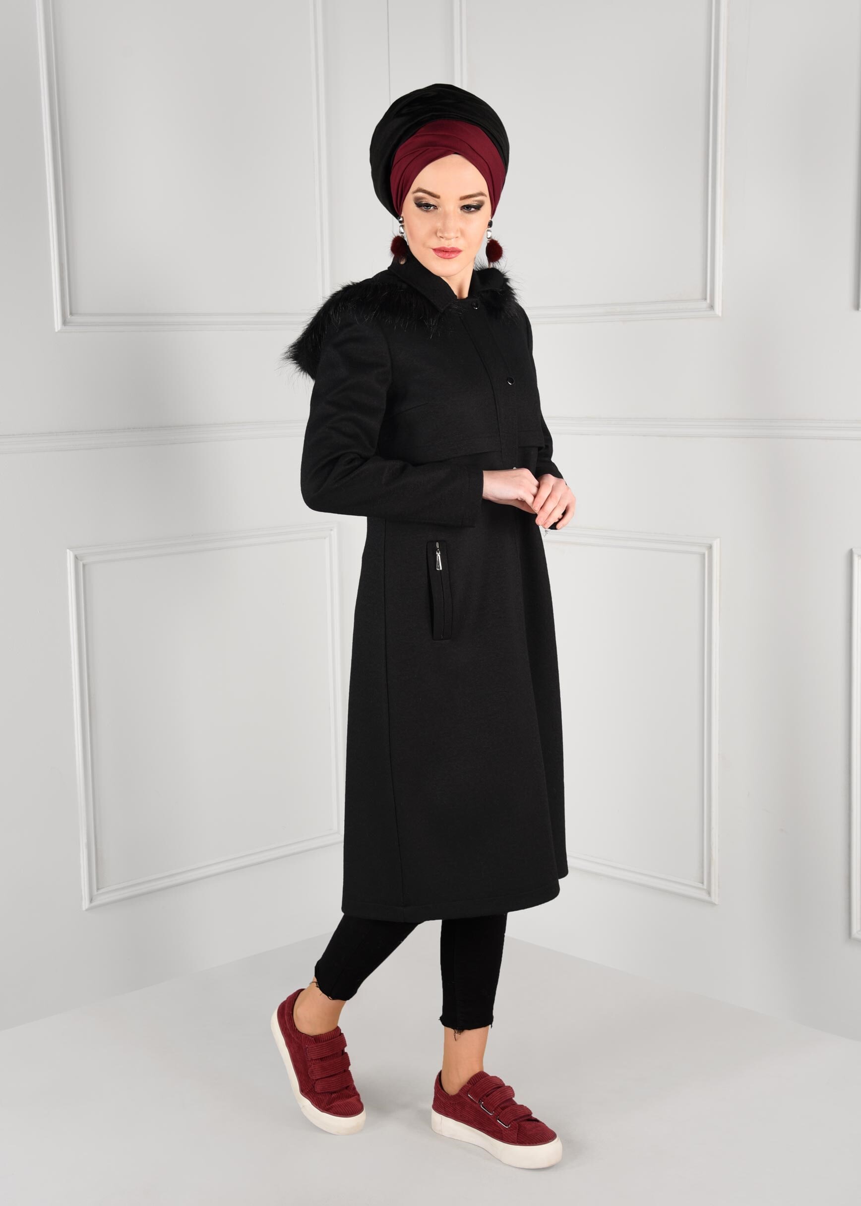 Tesettür giyim SİYAH SIRTI BAĞCIK DETAYLI CEPLERİ FERMUARLI KABAN 9697