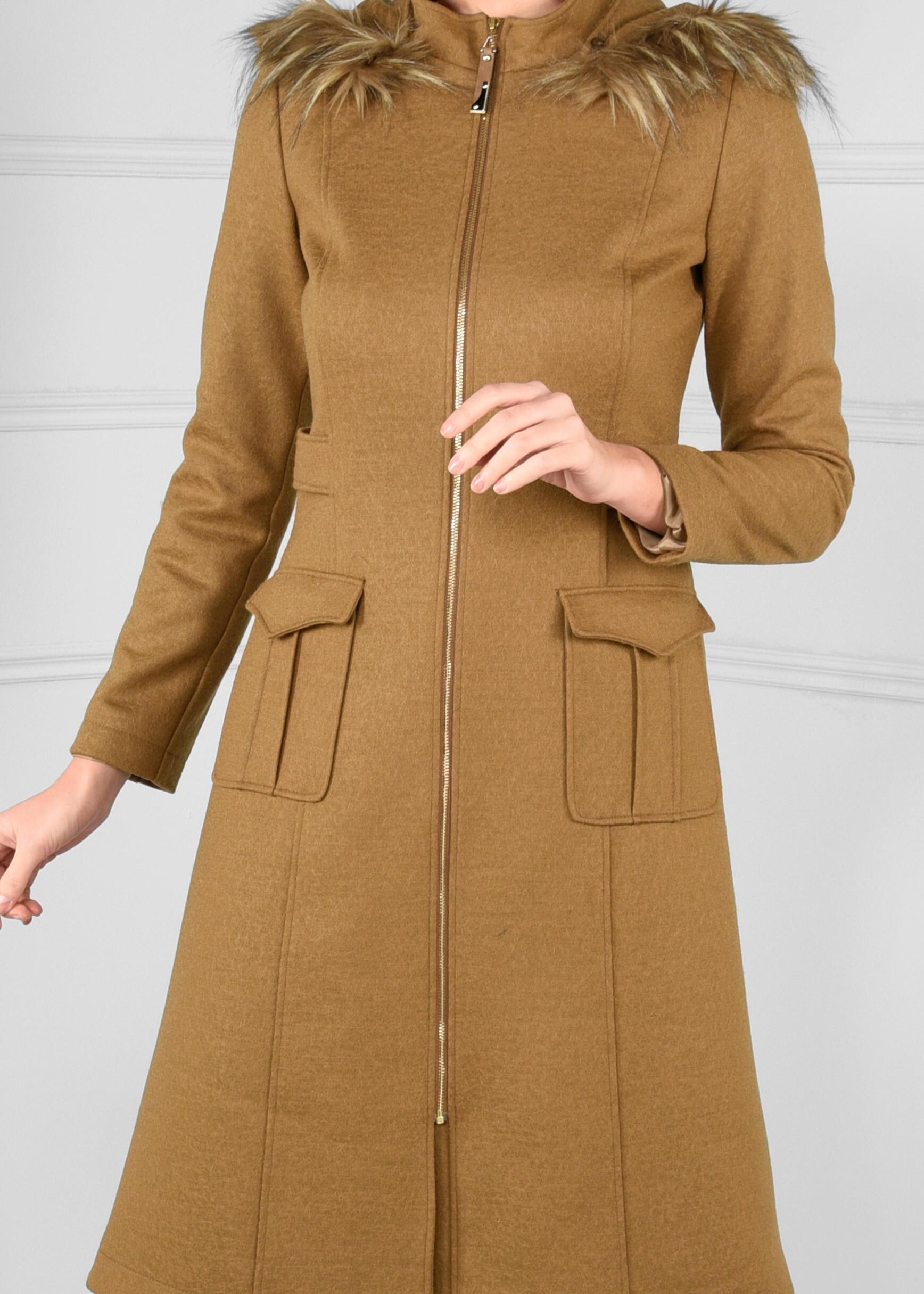 Tesettür giyim KAHVE KAPÜŞONU KÜRKLÜ CEPLİ FERMUARLI KABAN 9698