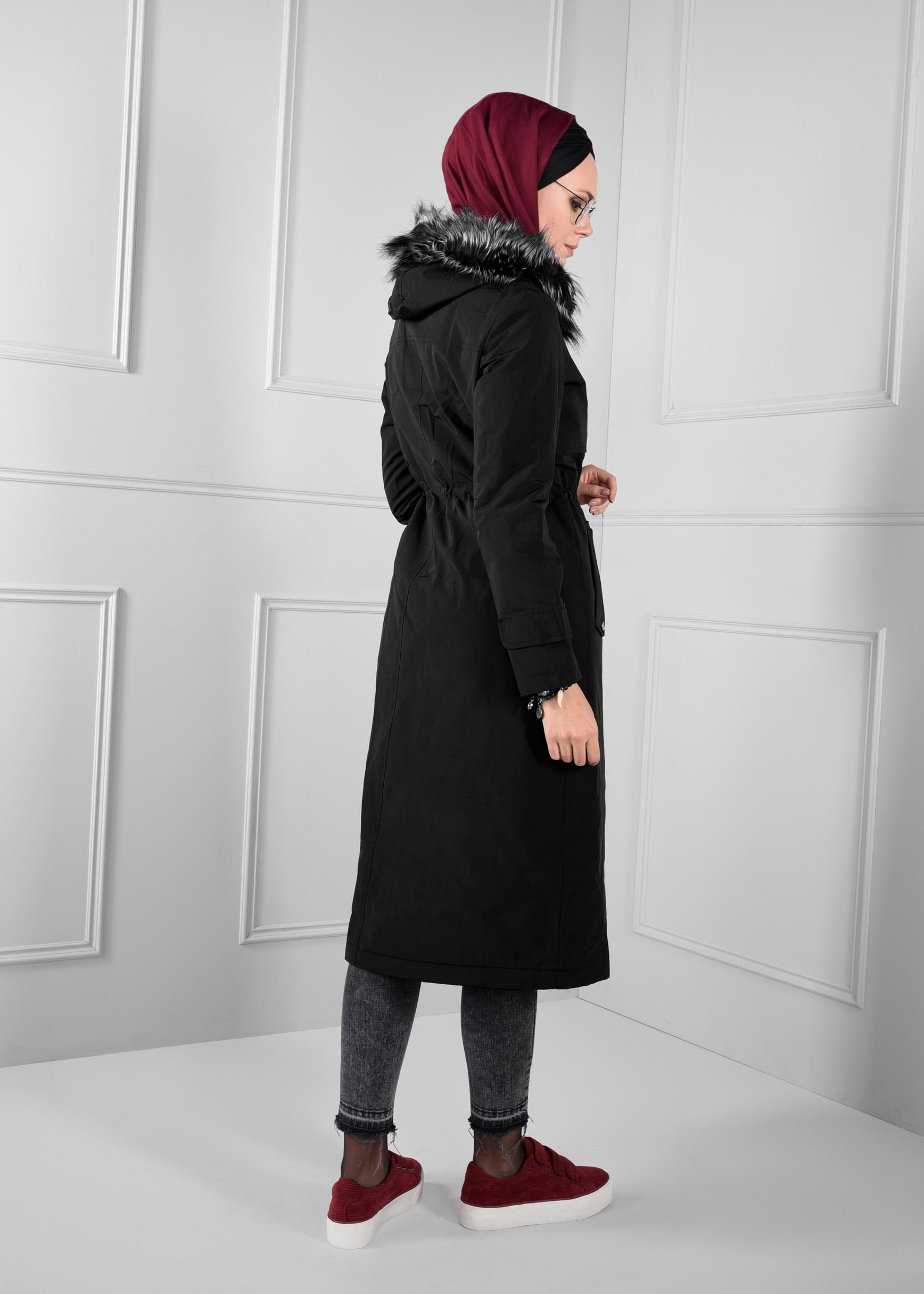 Tesettür giyim SİYAH BELDEN BÜZGÜLÜ CEPLİ KABAN 9701