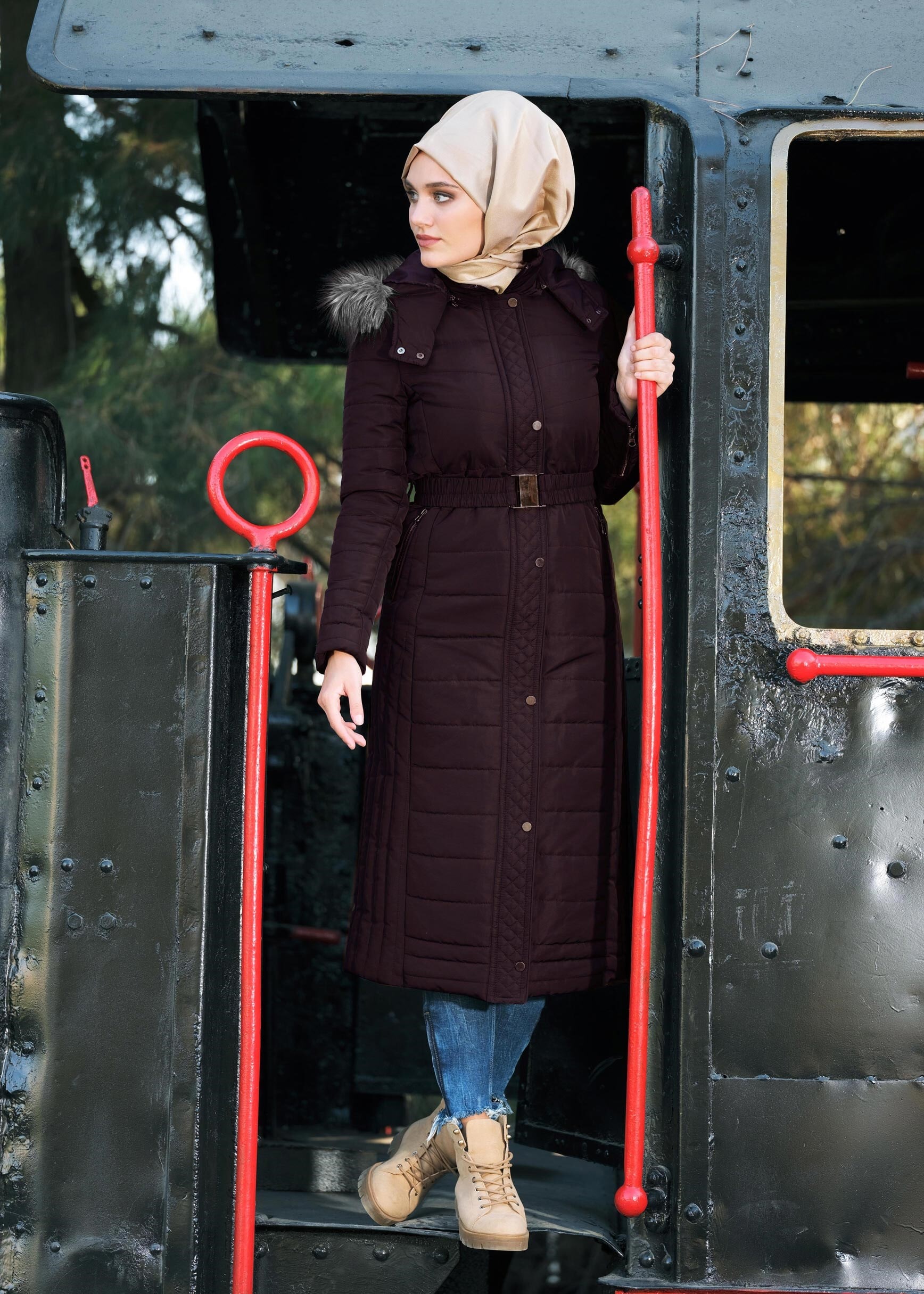 Tesettür giyim MÜRDÜM KEMERLİ KAPÜŞONLU ÇITÇITLI KABAN 9703