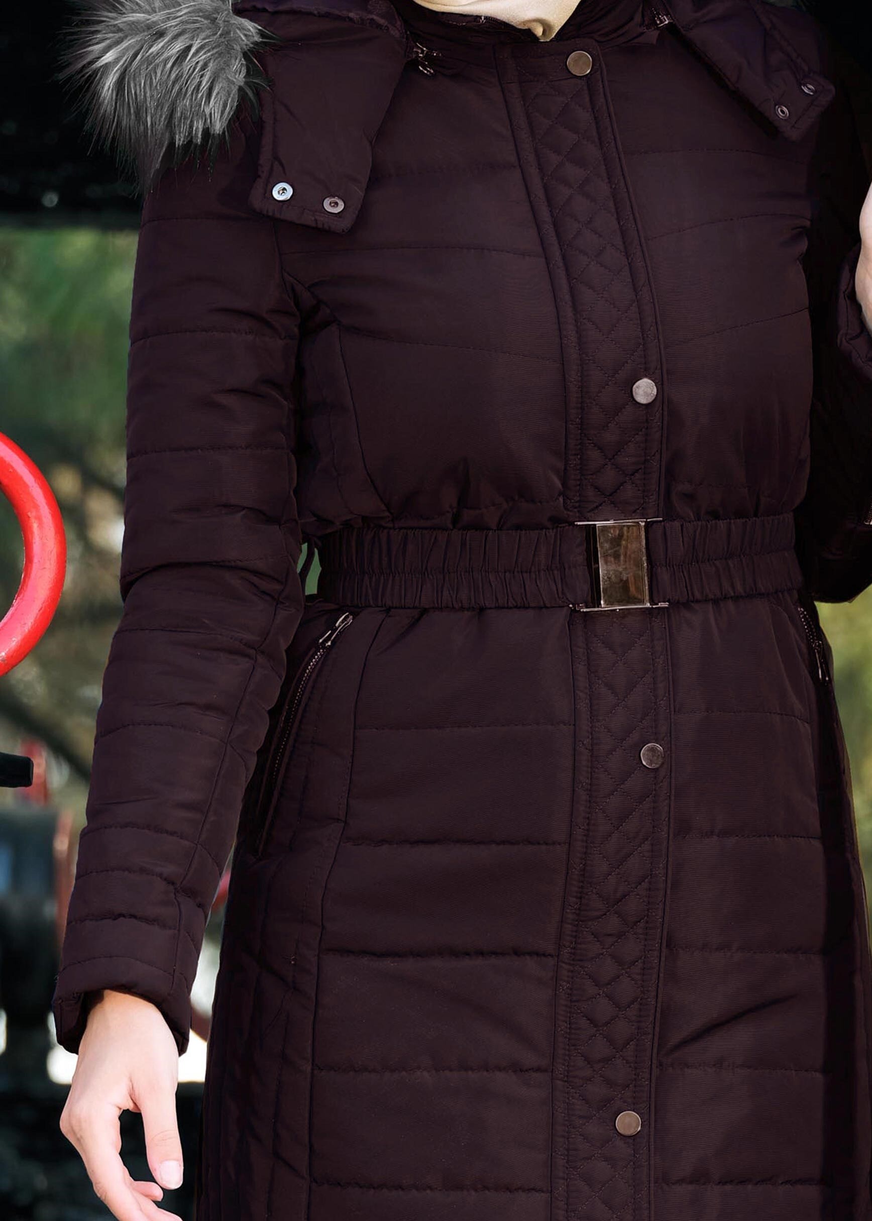 Tesettür giyim MÜRDÜM KEMERLİ KAPÜŞONLU ÇITÇITLI KABAN 9703