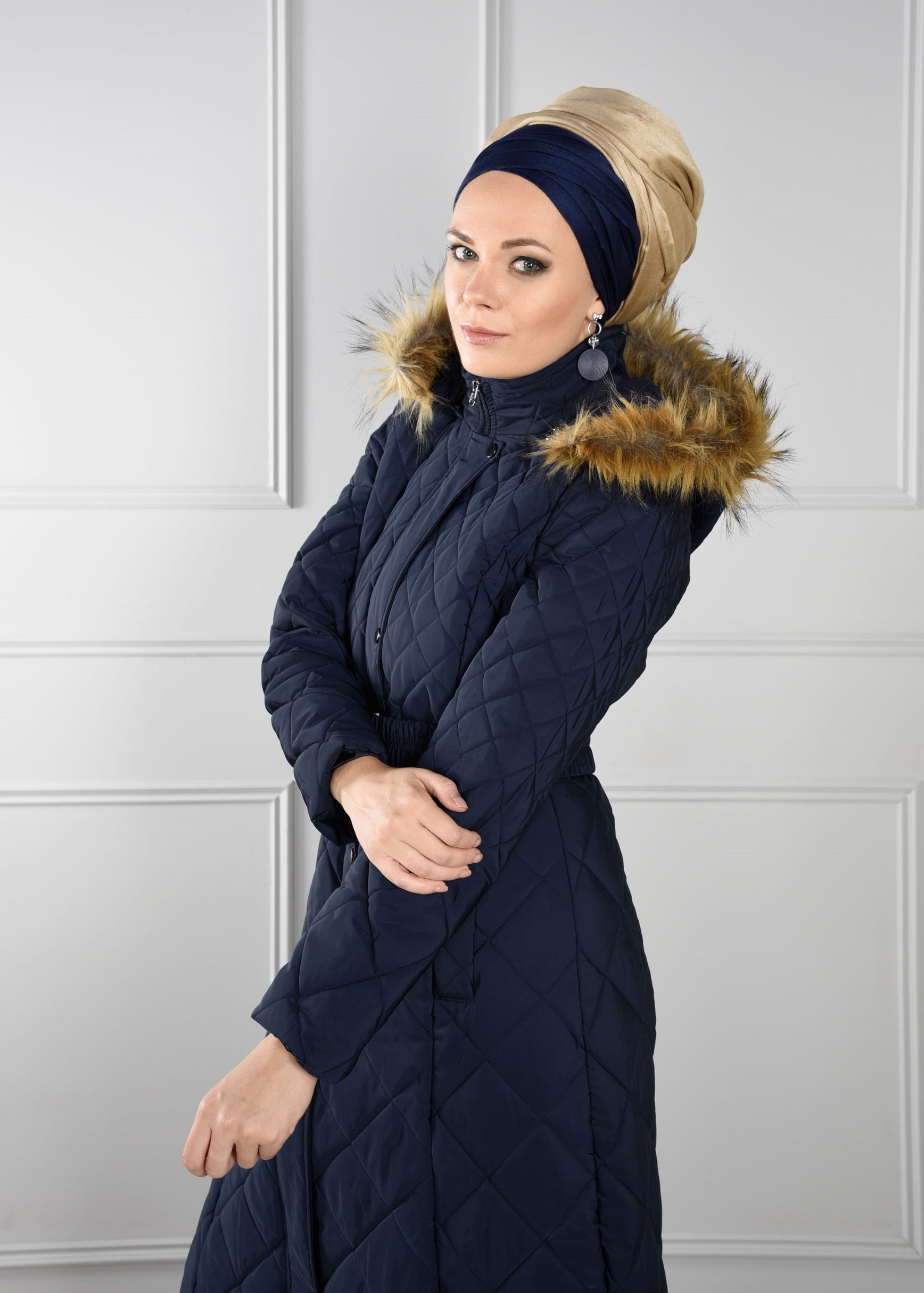 Tesettür giyim LACİVERT ÇITÇITLI KAPÜŞONU PELUŞLU KAPİTONE KABAN 9707