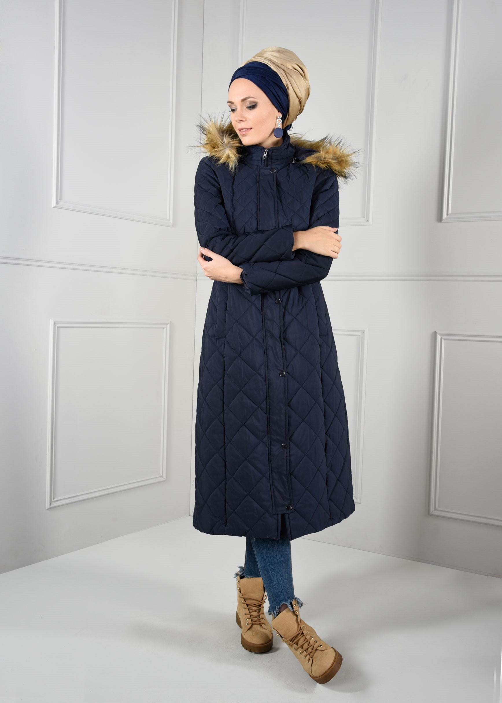 Tesettür giyim LACİVERT ÇITÇITLI KAPÜŞONU PELUŞLU KAPİTONE KABAN 9707