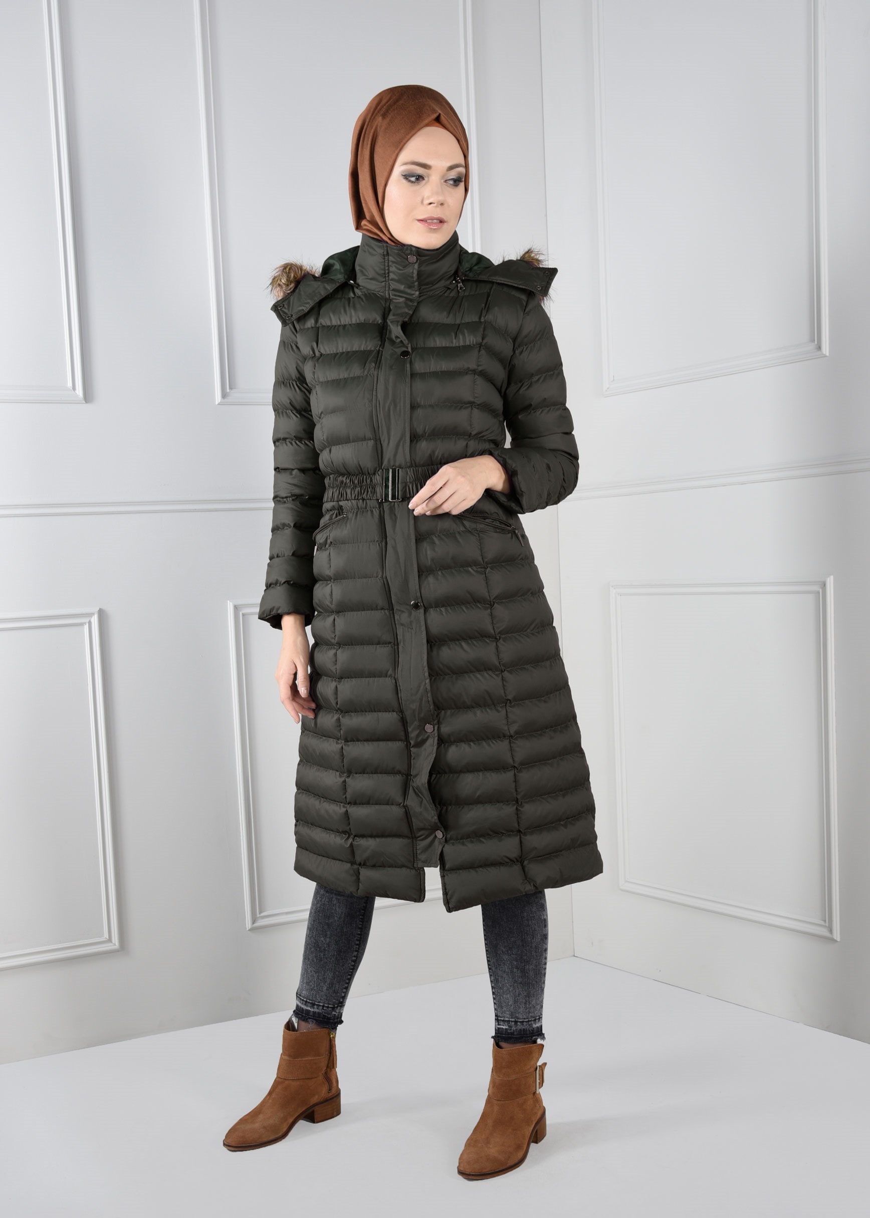 Tesettür giyim YEŞİL CEPLERİ FERMUARLI KAPÜŞONU PELUŞ KABAN 9711