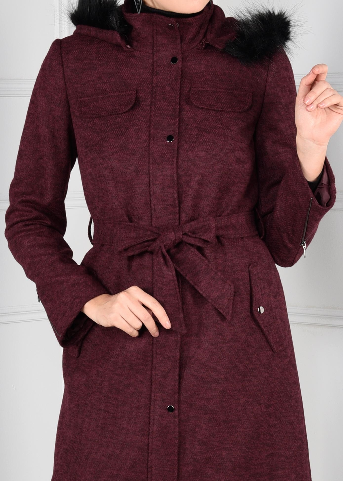 Tesettür giyim BORDO KAPÜŞONU KÜRKLÜ KABAN 9723
