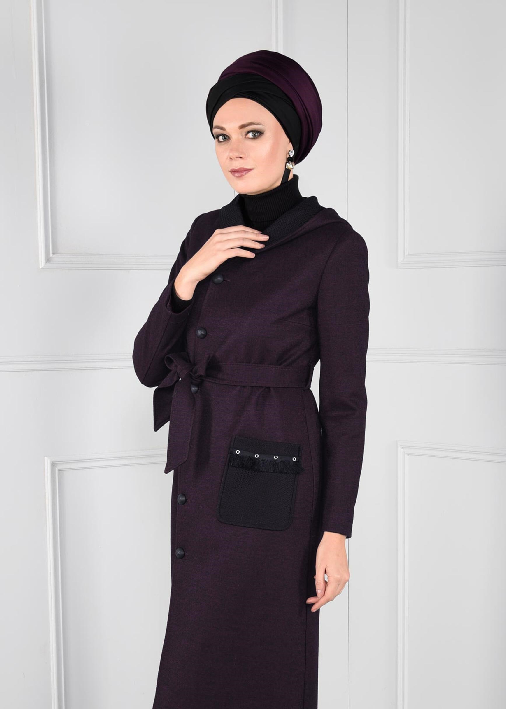 Tesettür giyim MÜRDÜM CEPLERİ PÜSKÜLLÜ KAPÜŞONLU DÜĞMELİ KABAN 9726
