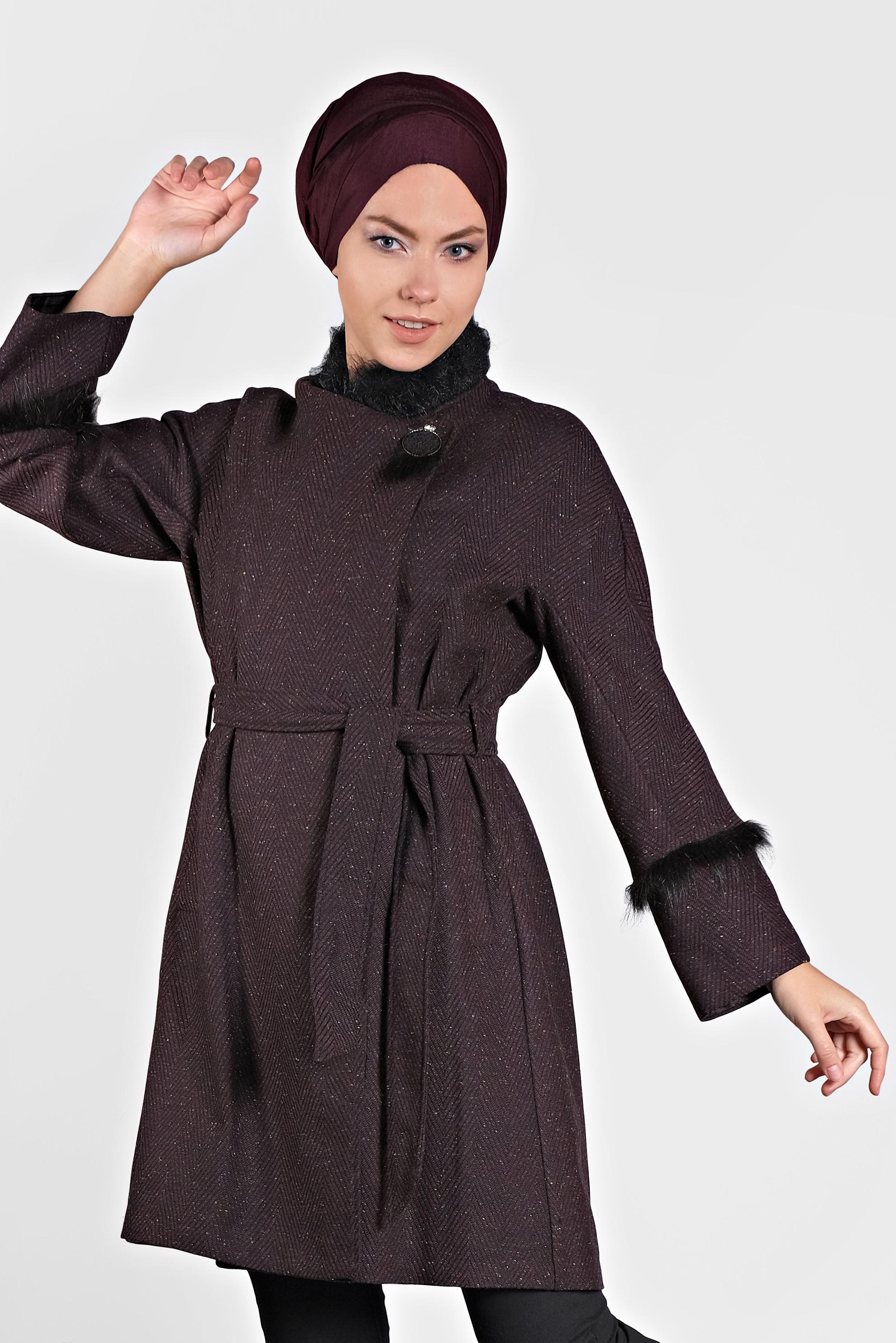 Tesettür giyim MÜRDÜM SUNİ KÜRK DETAYLI BELİ KUŞAKLI KABAN 9733