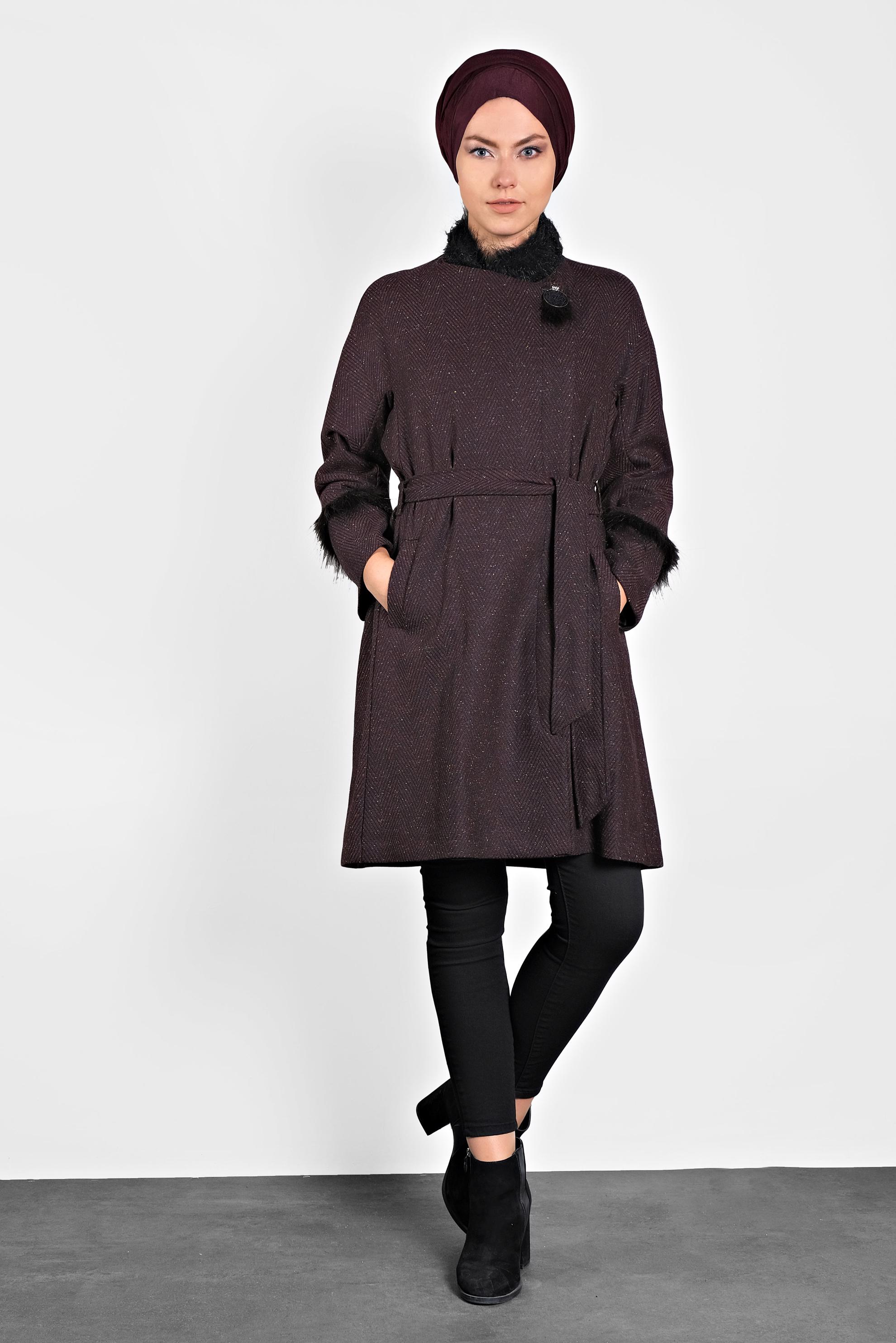 Tesettür giyim MÜRDÜM SUNİ KÜRK DETAYLI BELİ KUŞAKLI KABAN 9733