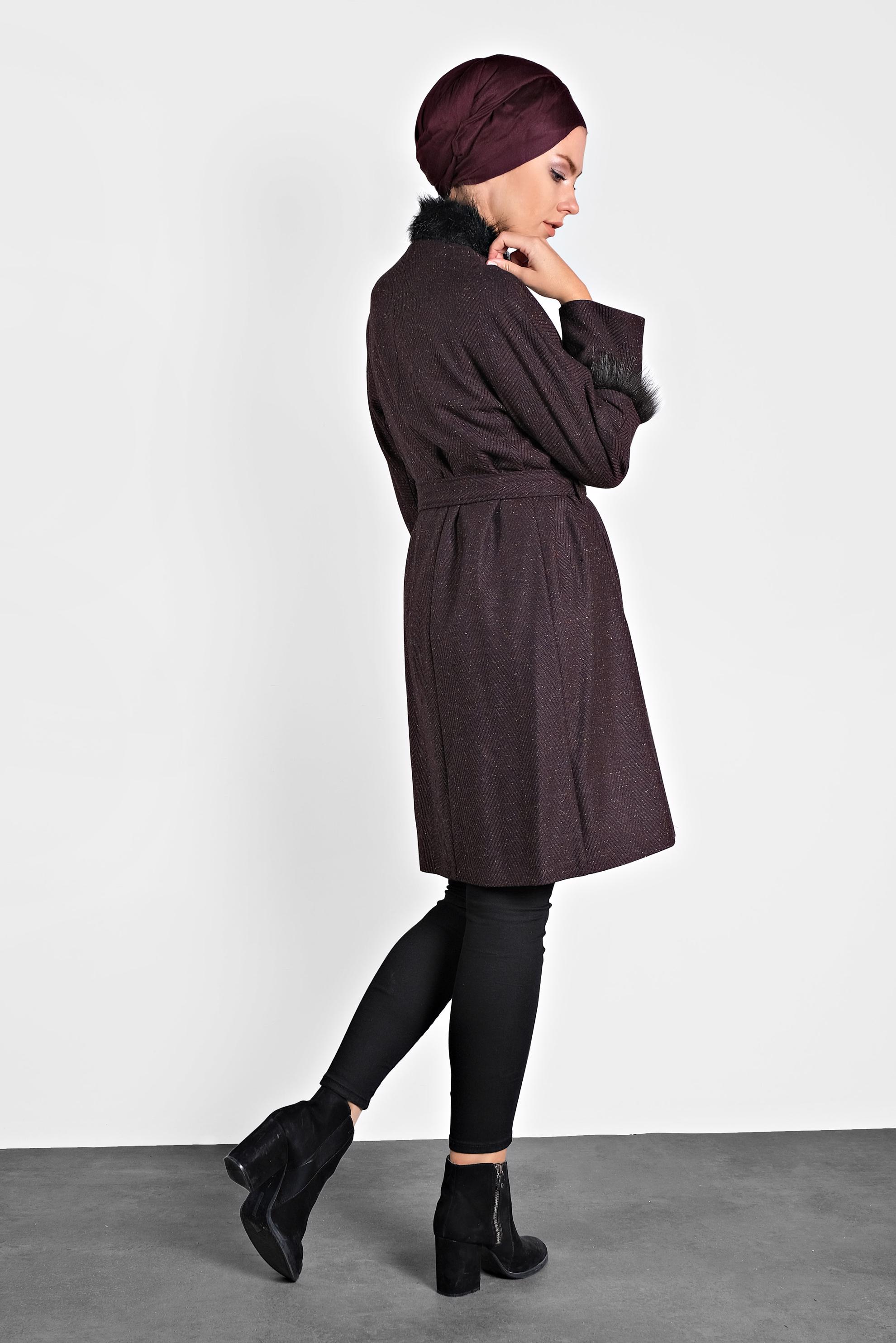 Tesettür giyim MÜRDÜM SUNİ KÜRK DETAYLI BELİ KUŞAKLI KABAN 9733