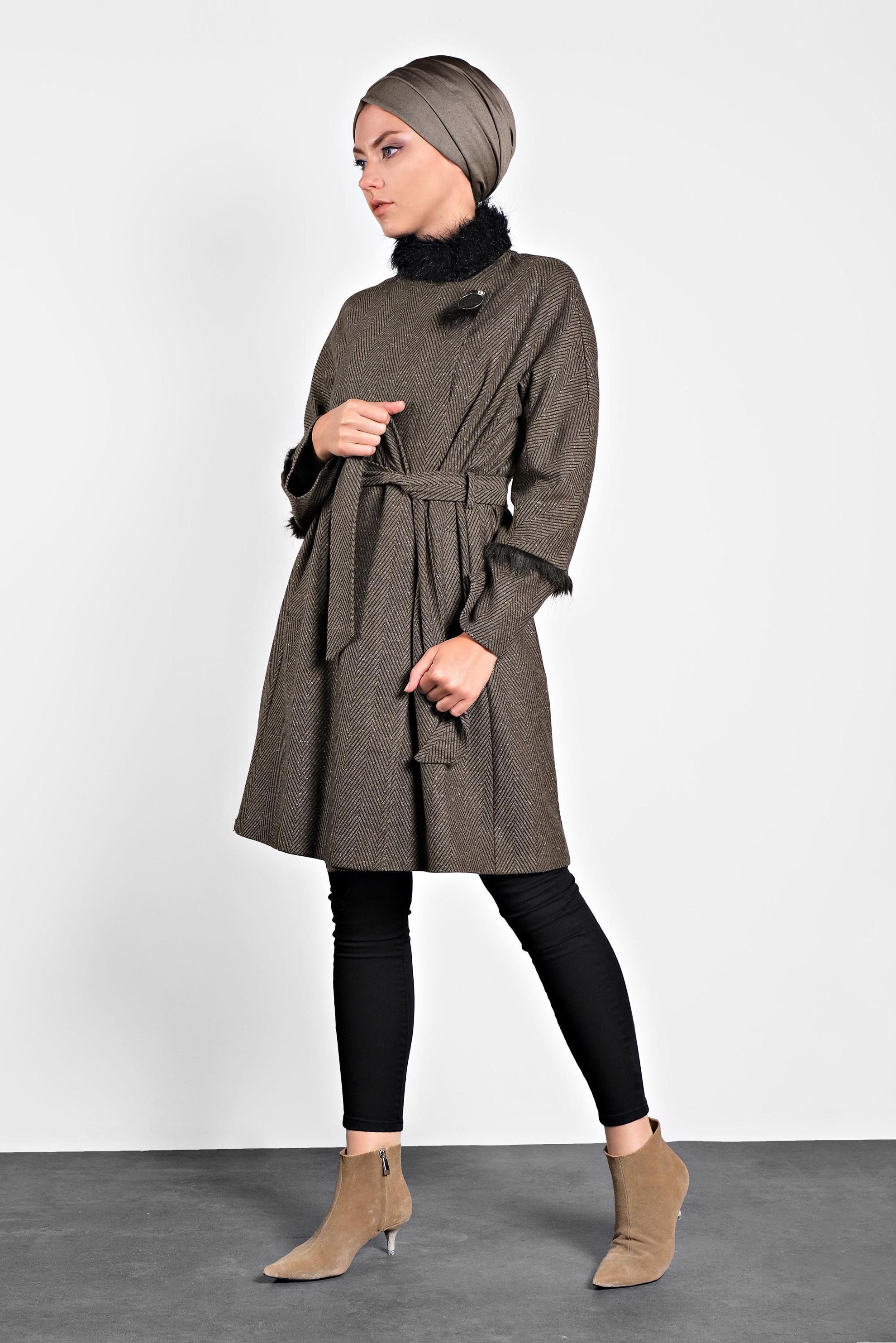 Tesettür giyim VİZON SUNİ KÜRK DETAYLI BELİ KUŞAKLI KABAN 9733