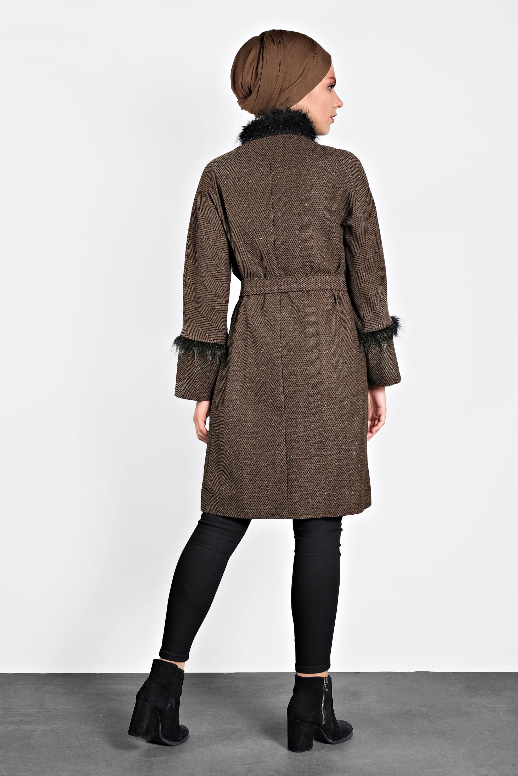 Tesettür giyim KAHVE SUNİ KÜRK DETAYLI BELİ KUŞAKLI KABAN 9733