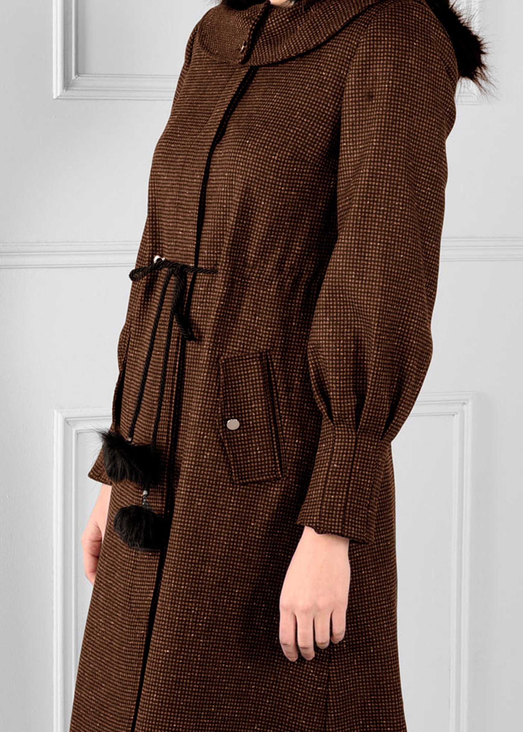 Tesettür giyim KAHVE MANŞETLERİ FERMUARLI BELDEN BAĞCIKLI KAPÜŞONLU KABAN 9734