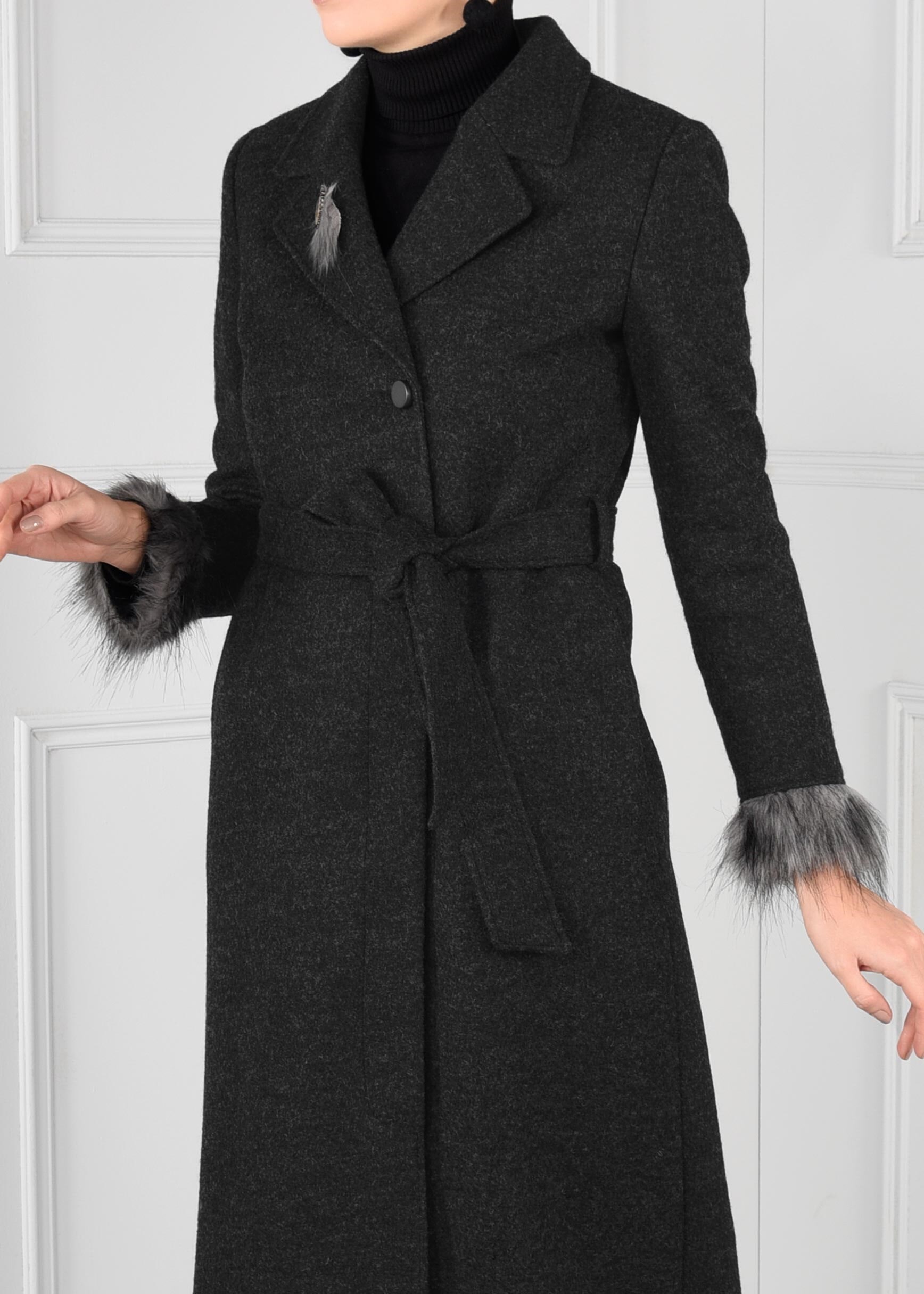 Tesettür giyim GRİ BROŞLU MANŞETLERİ PELUŞ KUŞAKLI KRUVAZE KABAN 9739