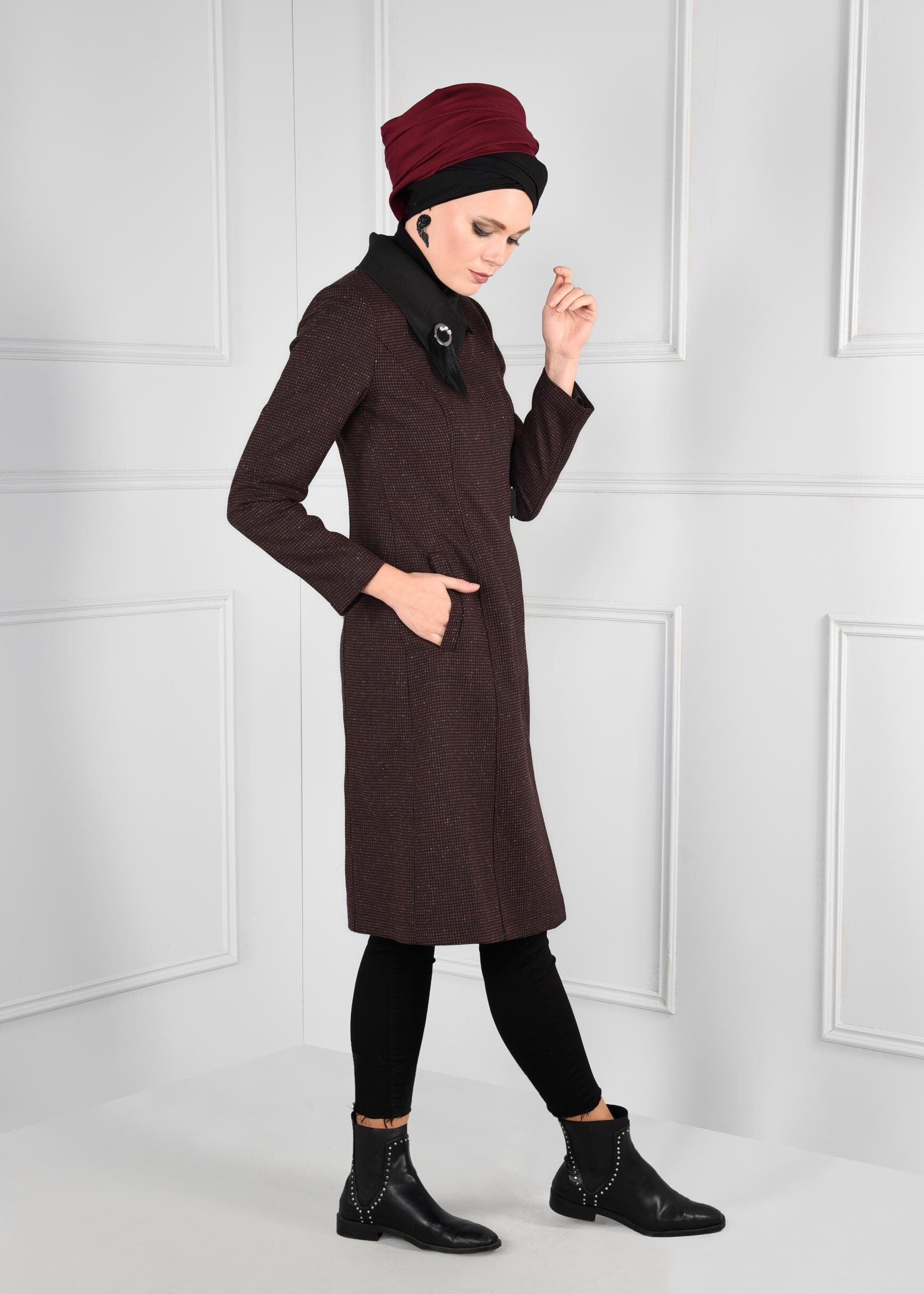 Tesettür giyim BORDO BROŞLU KEMER DETAYLI DESENLİ KABAN 9741